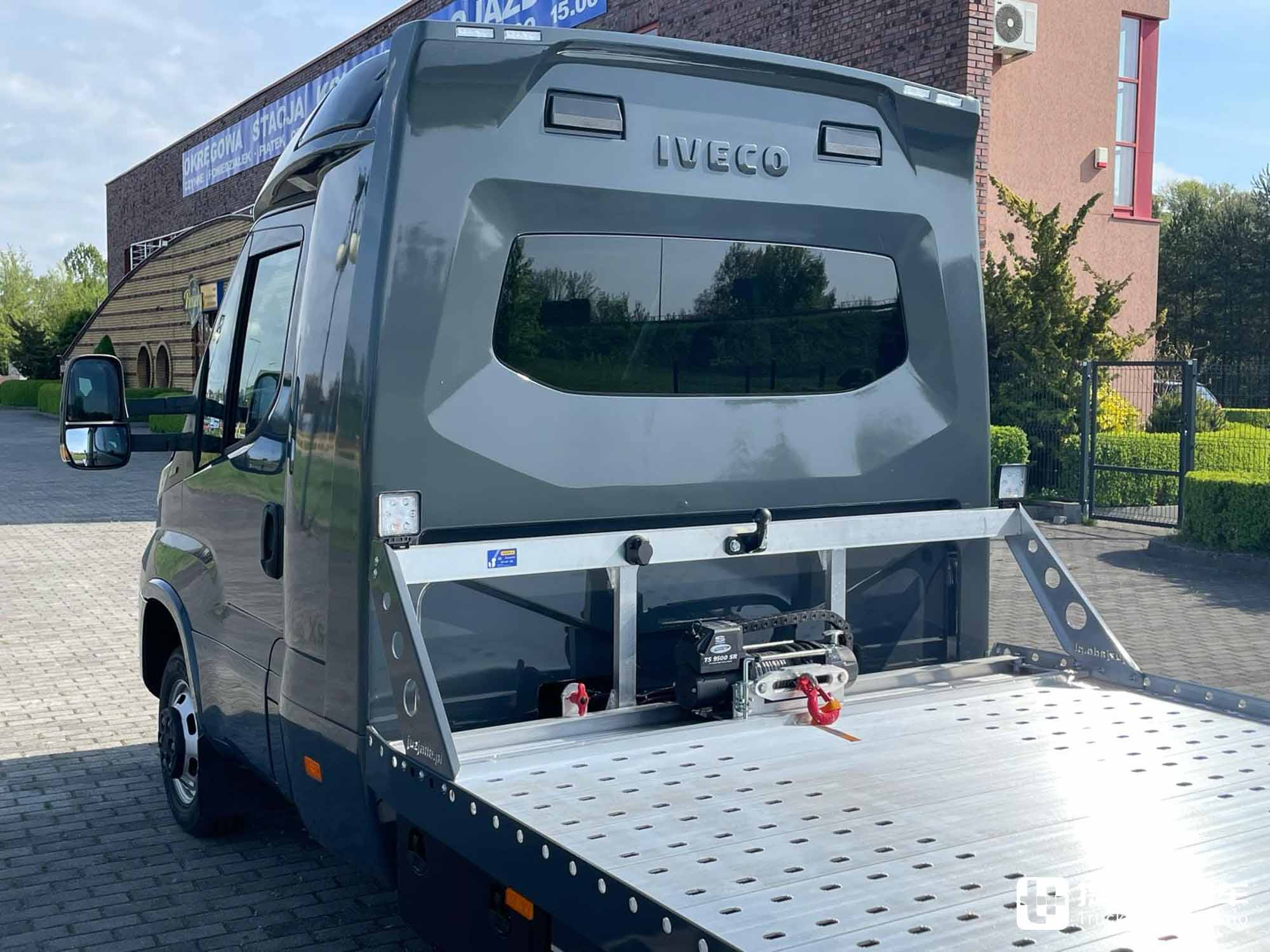 改装生活舱,能睡觉还带厨房?能跑长途的依维柯Daily平板车喜欢吗? - 第15张 - 提加商用车网 改装生活舱,能睡觉还带厨房?能跑长途的依维柯Daily平板车喜欢吗? - 第15张