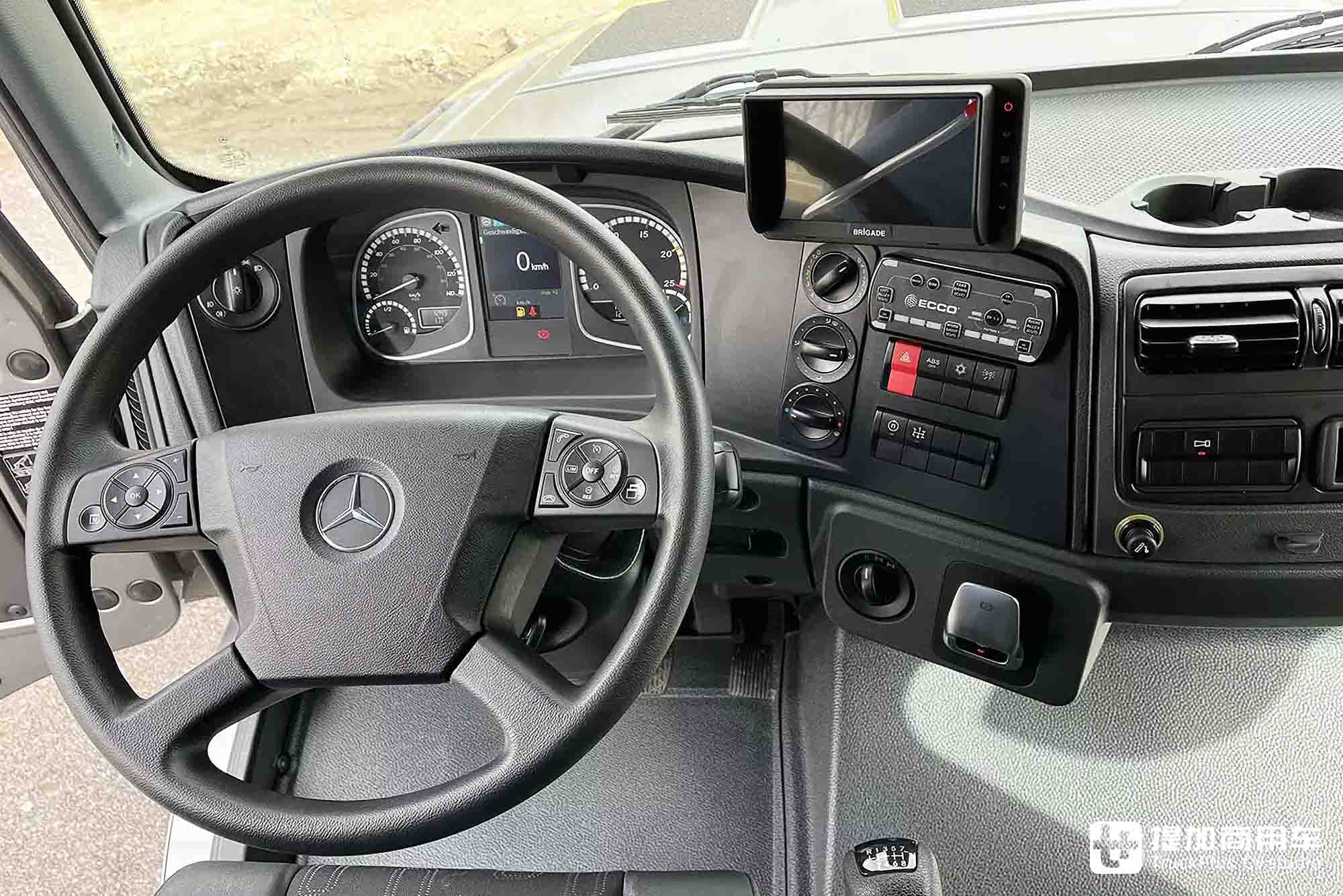 奔驰最特殊的卡车之一，长头结构越野性能强悍，带你好好看看新一代Zetros车型 - 第18张