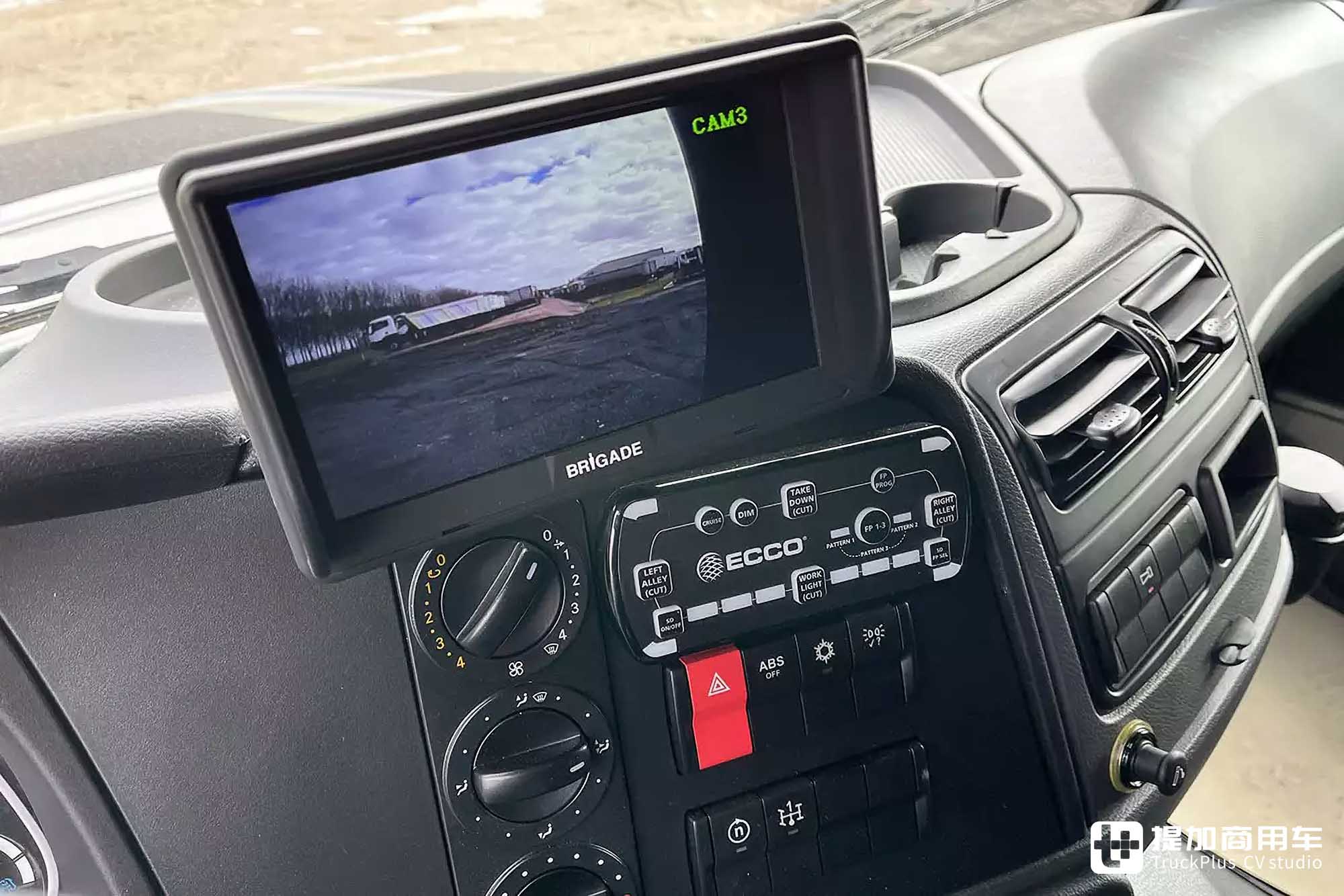 奔驰最特殊的卡车之一，长头结构越野性能强悍，带你好好看看新一代Zetros车型 - 第19张