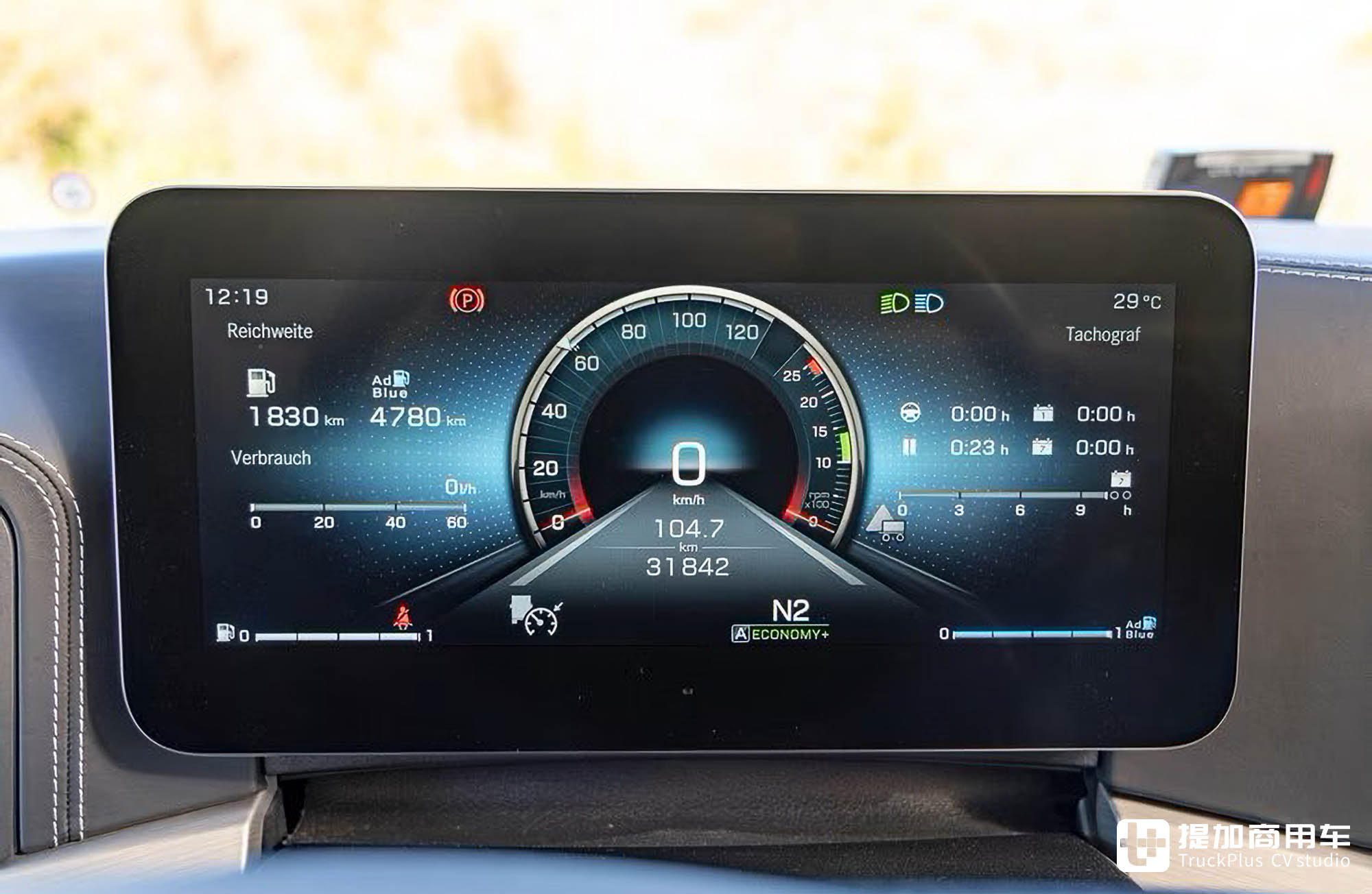 第三代OM471发动机,超人性化单人生活舱,奔驰Actros L 1848旗舰牵引车实拍 - 第19张 - 提加商用车网 第三代OM471发动机,超人性化单人生活舱,奔驰Actros L 1848旗舰牵引车实拍 - 第19张