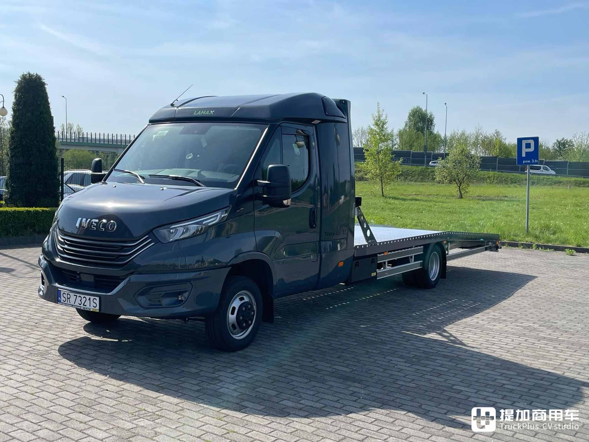 改装生活舱,能睡觉还带厨房?能跑长途的依维柯Daily平板车喜欢吗? - 第2张 - 提加商用车网 改装生活舱,能睡觉还带厨房?能跑长途的依维柯Daily平板车喜欢吗? - 第2张