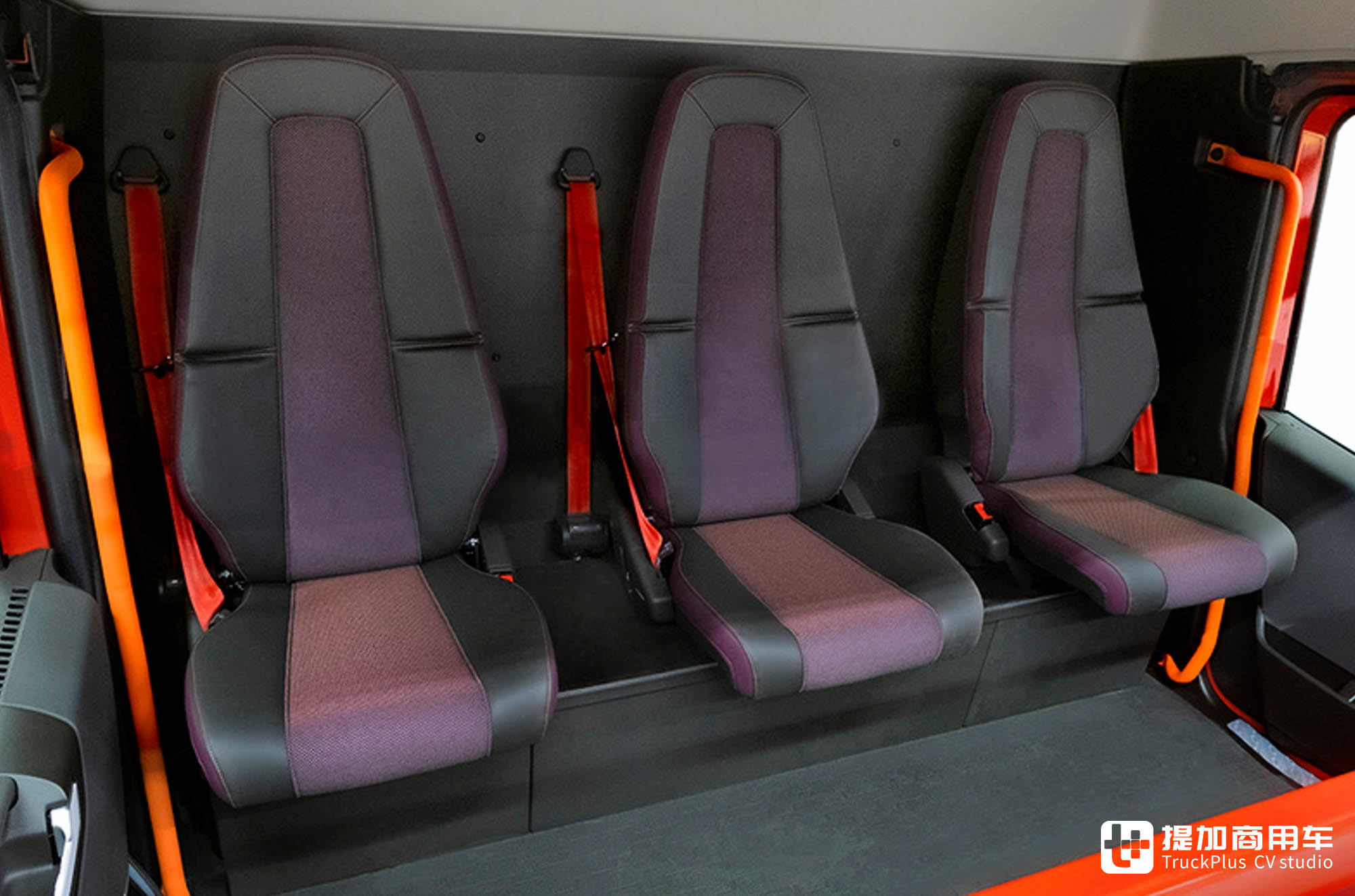 重卡房车“圣体”?双排驾驶室+6x2空悬,沃尔沃FM底盘实拍 - 第23张 - 提加商用车网 重卡房车“圣体”?双排驾驶室+6x2空悬,沃尔沃FM底盘实拍 - 第23张