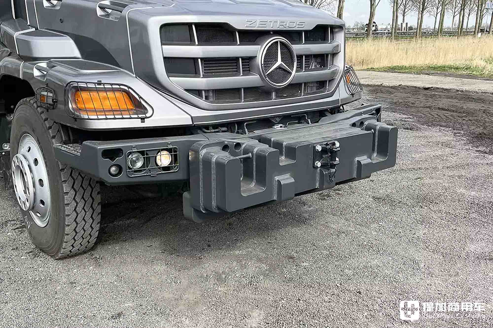 奔驰最特殊的卡车之一，长头结构越野性能强悍，带你好好看看新一代Zetros车型 - 第4张