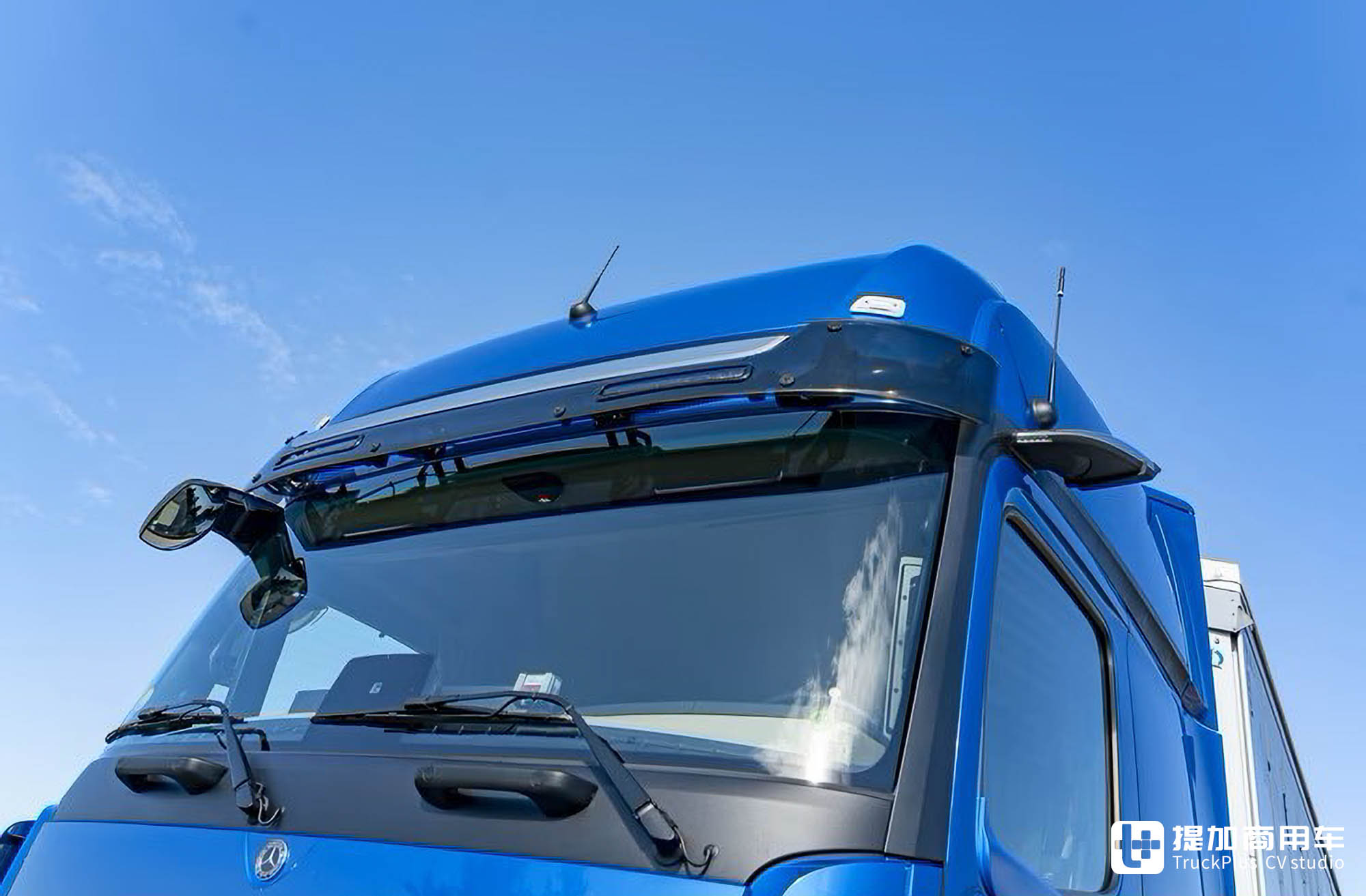 第三代OM471发动机,超人性化单人生活舱,奔驰Actros L 1848旗舰牵引车实拍 - 第7张 - 提加商用车网 第三代OM471发动机,超人性化单人生活舱,奔驰Actros L 1848旗舰牵引车实拍 - 第7张