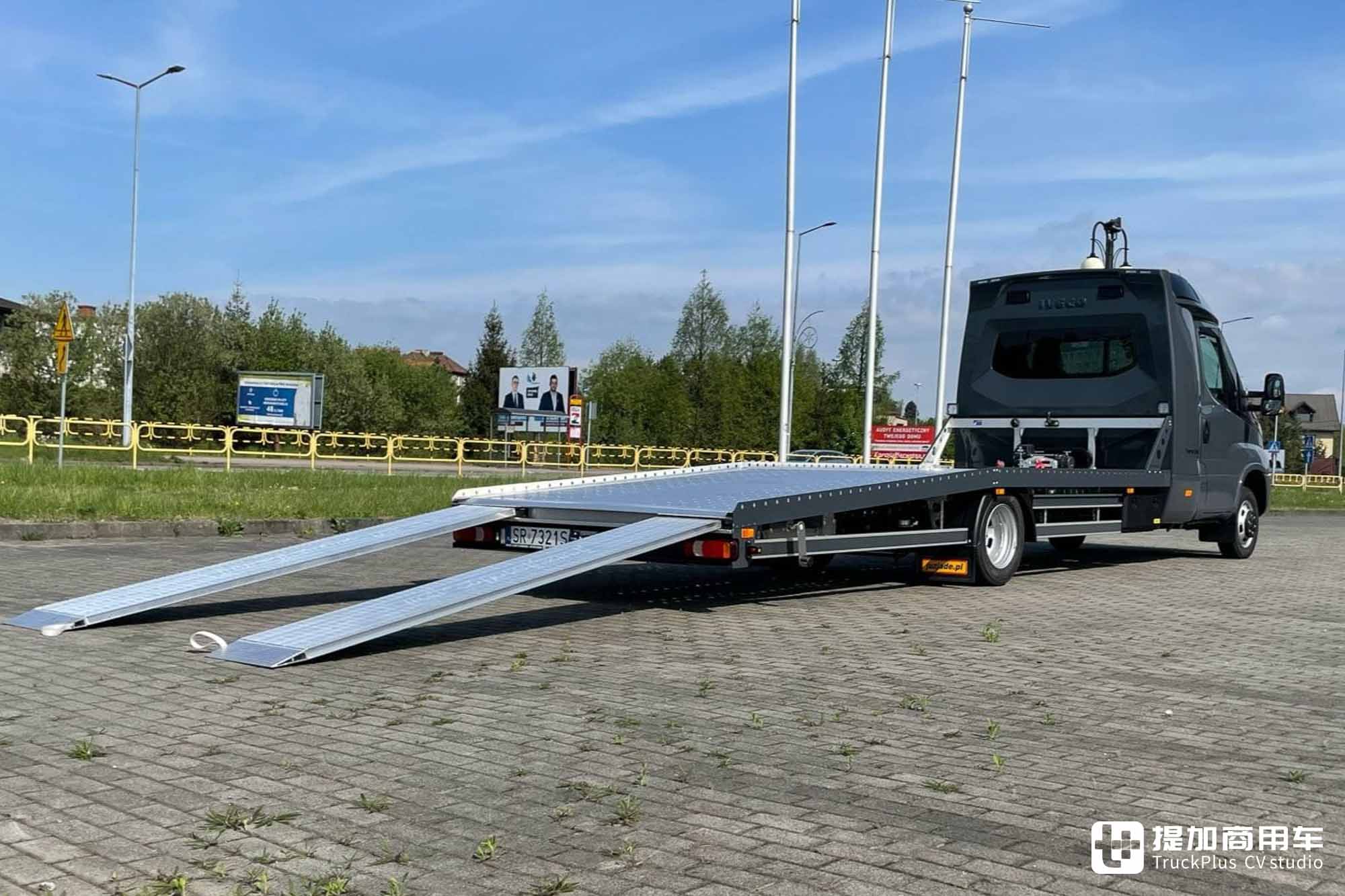 改装生活舱,能睡觉还带厨房?能跑长途的依维柯Daily平板车喜欢吗? - 第7张 - 提加商用车网 改装生活舱,能睡觉还带厨房?能跑长途的依维柯Daily平板车喜欢吗? - 第7张