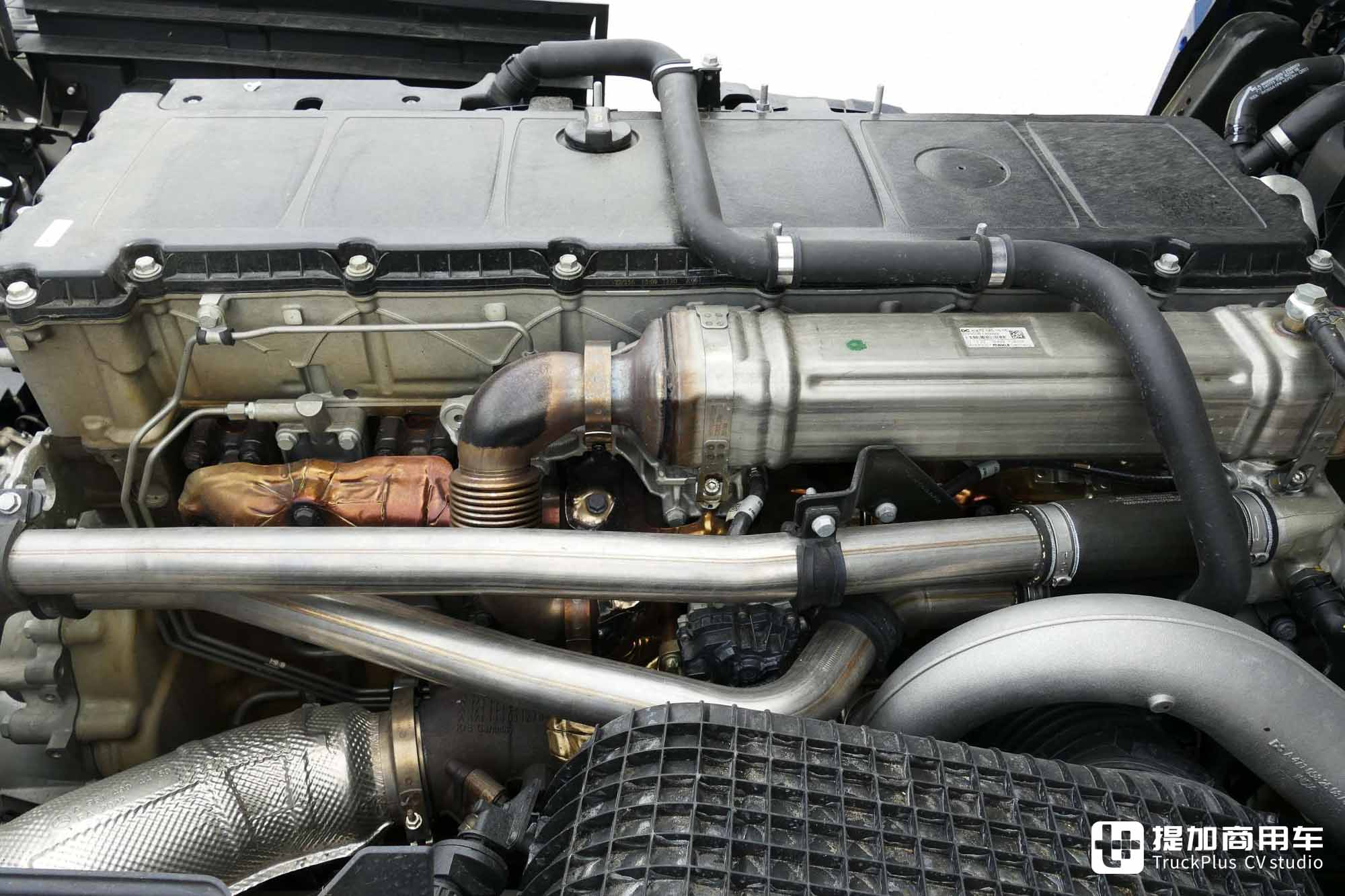 第三代OM471发动机,超人性化单人生活舱,奔驰Actros L 1848旗舰牵引车实拍 - 第8张 - 提加商用车网 第三代OM471发动机,超人性化单人生活舱,奔驰Actros L 1848旗舰牵引车实拍 - 第8张