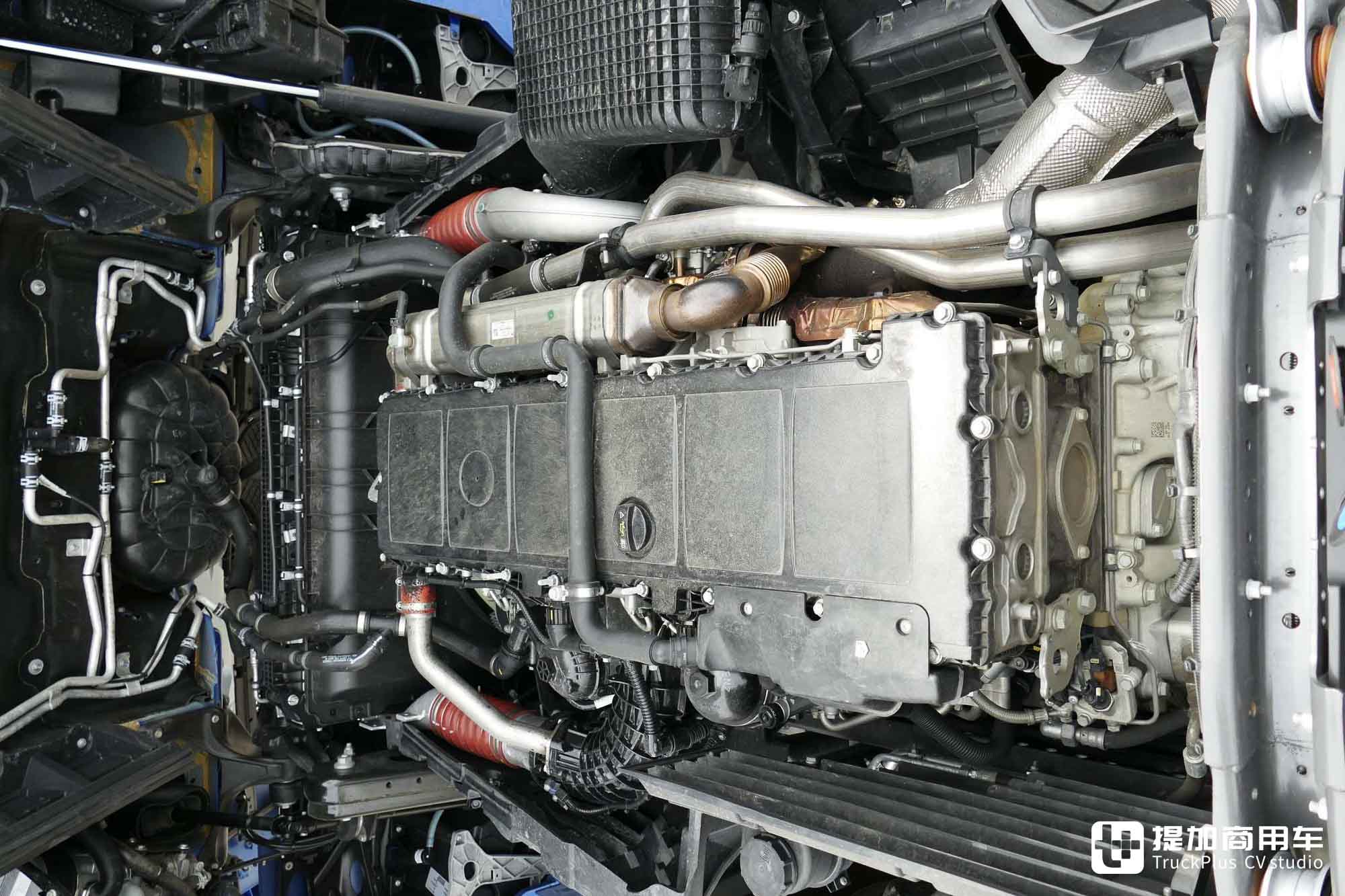 第三代OM471发动机,超人性化单人生活舱,奔驰Actros L 1848旗舰牵引车实拍 - 第9张 - 提加商用车网 第三代OM471发动机,超人性化单人生活舱,奔驰Actros L 1848旗舰牵引车实拍 - 第9张