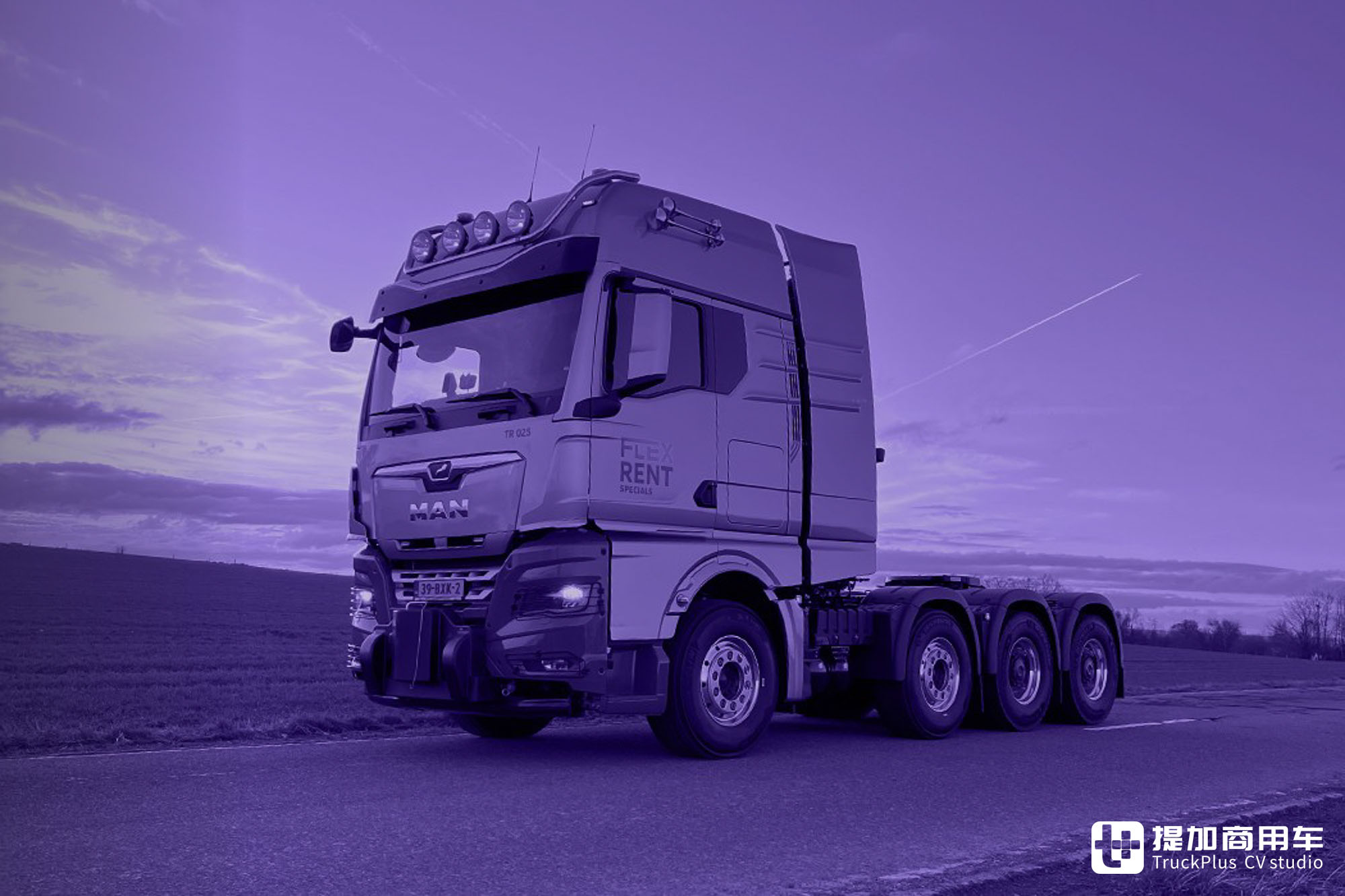 液力变矩器加持，三车串联战力超千吨，带你看最新交付的曼恩TGX 8x4大件车