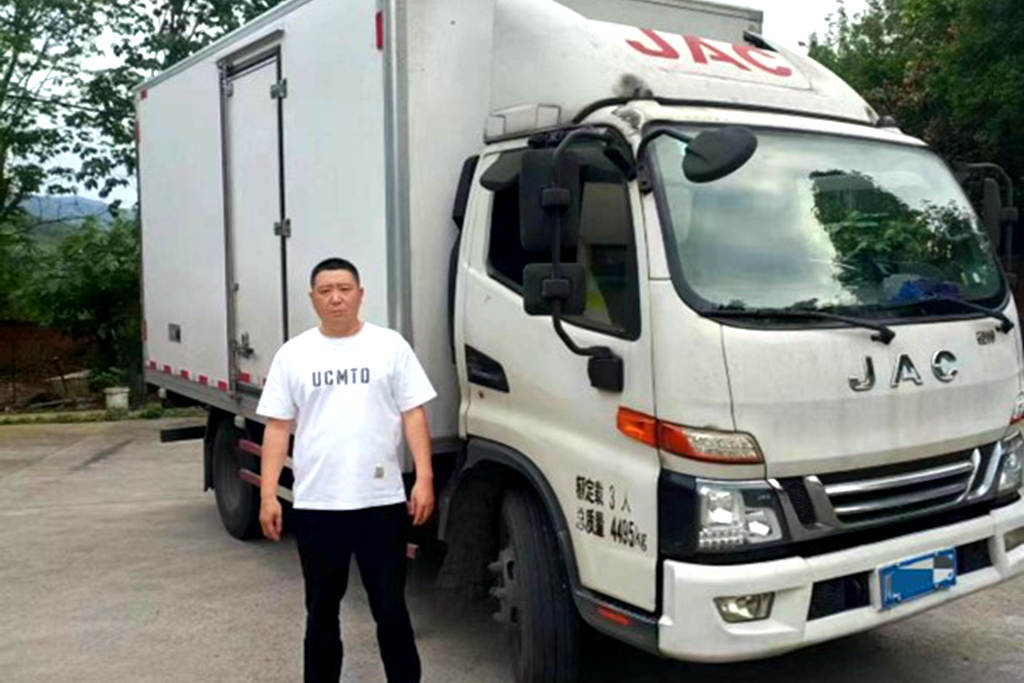 物产中国 百万同行│四川乐山唐师傅:携手4代江淮1卡奋斗20年圆梦,骏铃V6百万公里任劳任怨