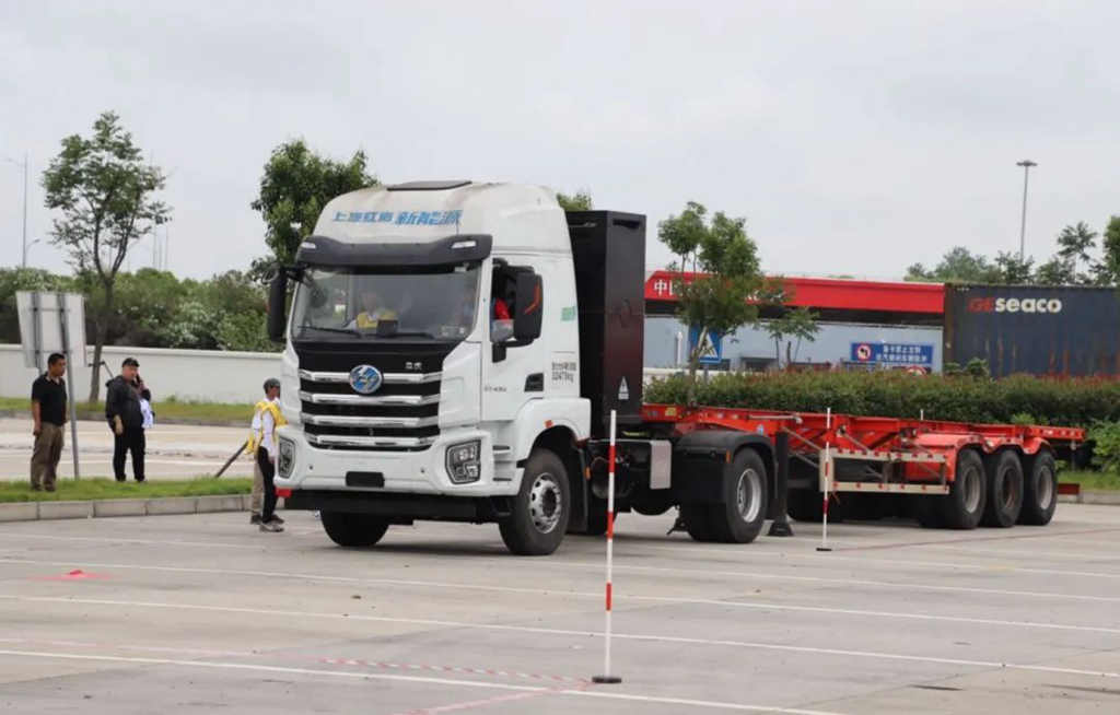 “上汽红岩杯”第五届上海市集装箱运输行业驾驶员(新能源车)职业技能大赛圆满收官