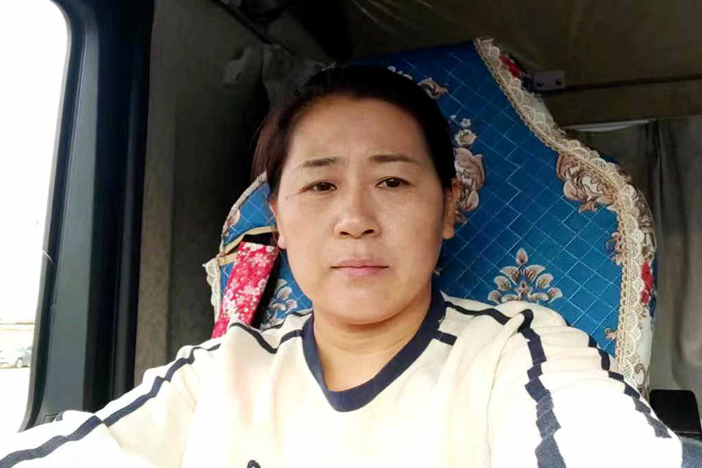 发姐驾到|巾帼英豪推荐官凤兰姐:坚韧驾控,驰骋天涯 - 第1张 - 提加商用车网 发姐驾到|巾帼英豪推荐官凤兰姐:坚韧驾控,驰骋天涯 - 第1张