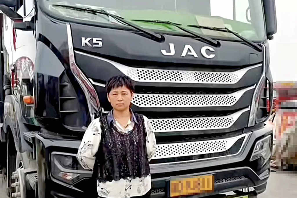 发姐驾到丨巾帼英豪推荐官翠丽姐:以坚韧与智慧书写运输故事 - 第1张 - 提加商用车网 发姐驾到丨巾帼英豪推荐官翠丽姐:以坚韧与智慧书写运输故事 - 第1张