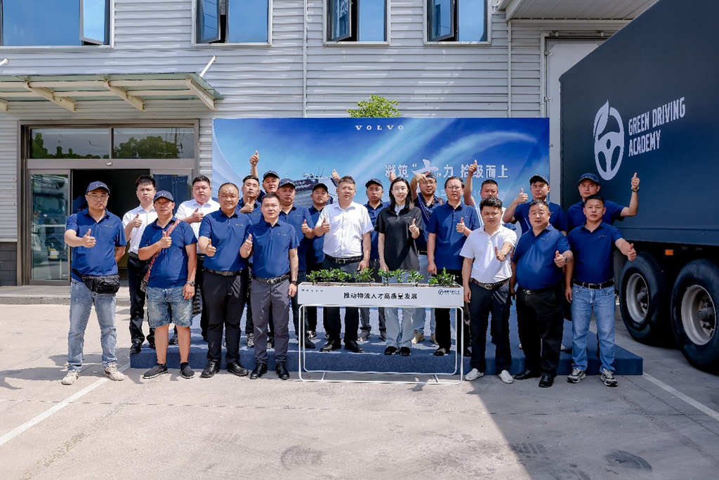 凝筑“十”力 拾级而上 沃尔沃卡车绿驾学院河南站正式开营 - 第1张 - 提加商用车网 凝筑“十”力 拾级而上 沃尔沃卡车绿驾学院河南站正式开营 - 第1张