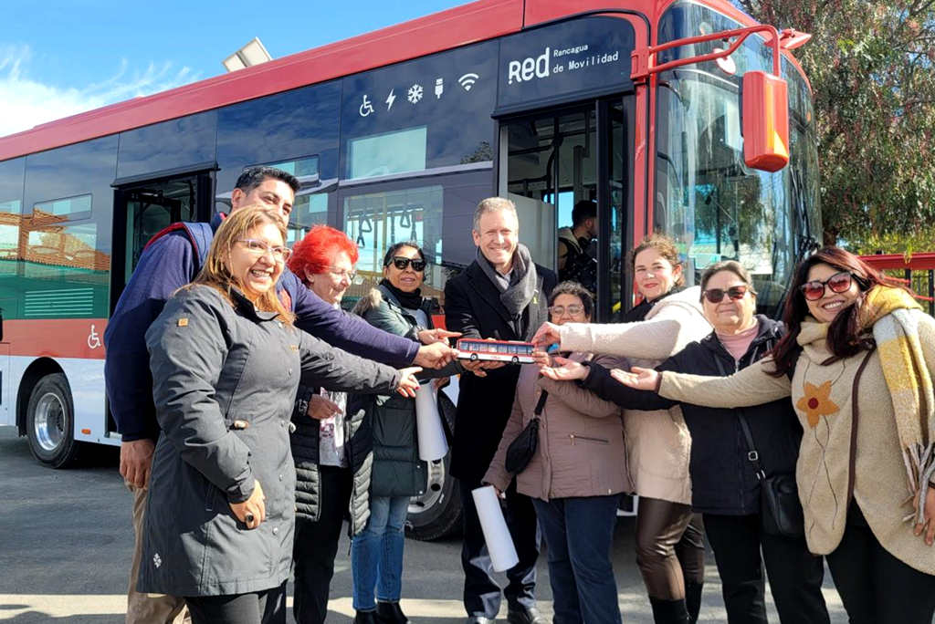 又一总统“亲自提车”丨智利总统加夫列尔·博里奇出席中通客车批量纯电动车交付仪式 - 第2张 - 提加商用车网 又一总统“亲自提车”丨智利总统加夫列尔·博里奇出席中通客车批量纯电动车交付仪式 - 第2张