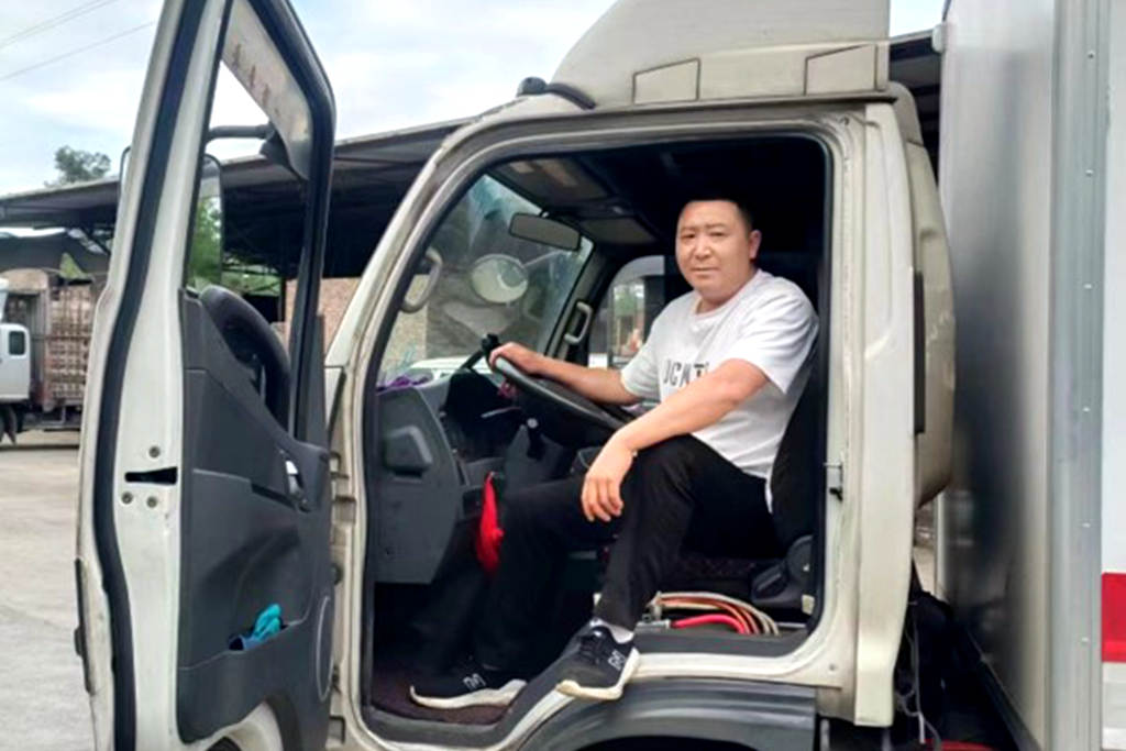 物产中国 百万同行│四川乐山唐师傅：携手4代江淮1卡奋斗20年圆梦，骏铃V6百万公里任劳任怨 - 第2张