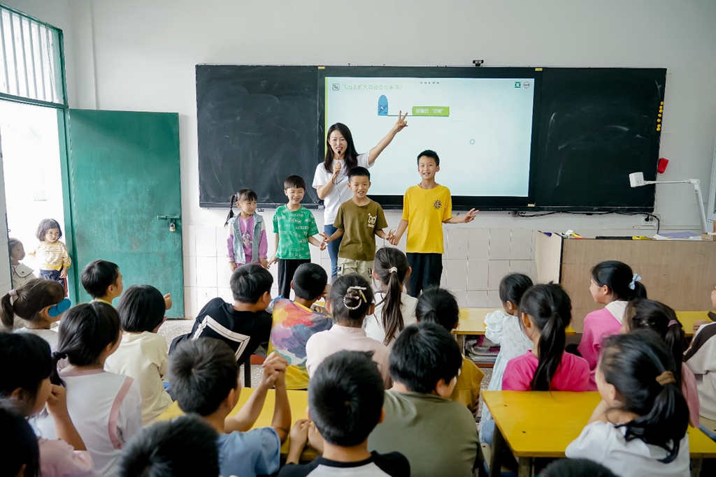 沃尔沃卡车“点亮未来计划”:科技星火,燃亮湖南少年科技梦 - 第2张 - 提加商用车网 沃尔沃卡车“点亮未来计划”:科技星火,燃亮湖南少年科技梦 - 第2张