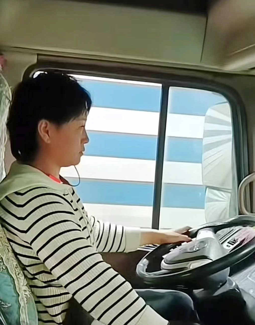 发姐驾到丨巾帼英豪推荐官翠丽姐:以坚韧与智慧书写运输故事 - 第3张 - 提加商用车网 发姐驾到丨巾帼英豪推荐官翠丽姐:以坚韧与智慧书写运输故事 - 第3张