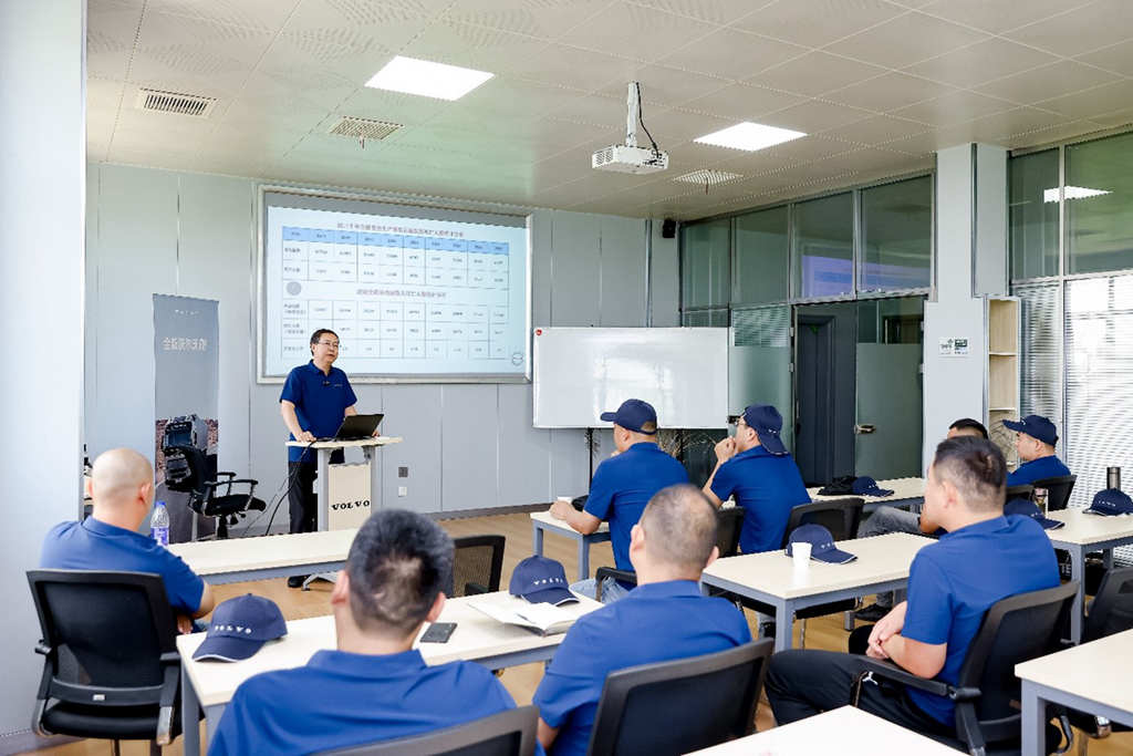 凝筑“十”力 拾级而上 沃尔沃卡车绿驾学院河南站正式开营 - 第3张 - 提加商用车网 凝筑“十”力 拾级而上 沃尔沃卡车绿驾学院河南站正式开营 - 第3张