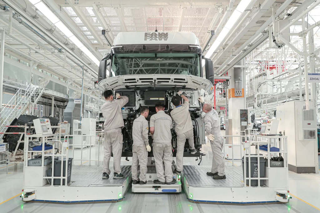 J7智能工厂2024年第10000辆整车下线 - 第5张 - 提加商用车网 J7智能工厂2024年第10000辆整车下线 - 第5张
