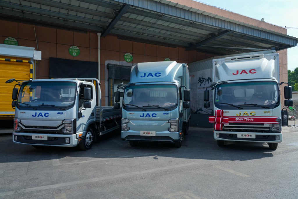 甲子JAC，1卡献礼！ 江淮1卡“物产中国 百万同行”活动首站正式发车，携手老乡鸡助力乡村振兴 - 第9张