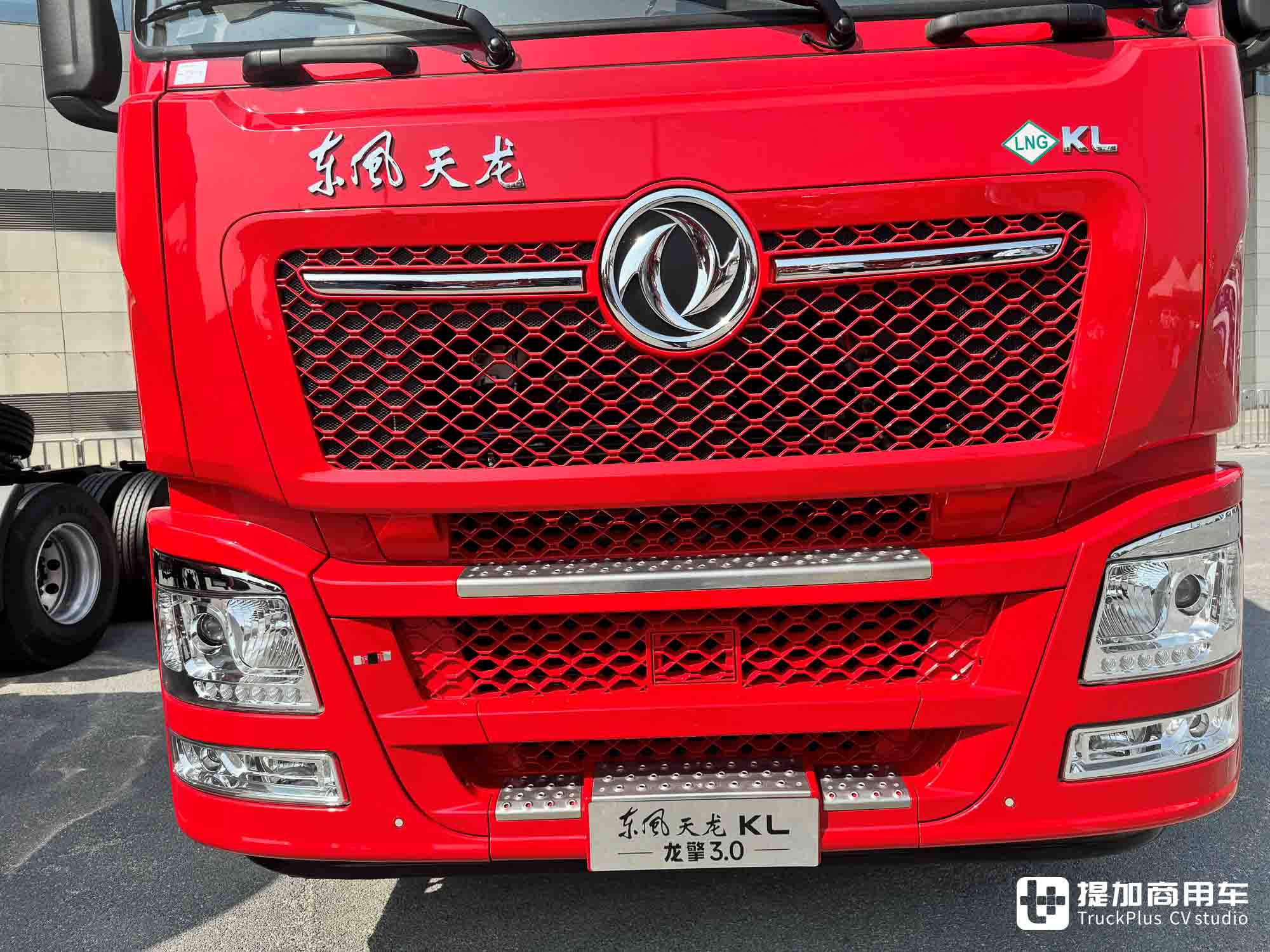 龙擎一体化黄金动力链加持,35.88万起售!东风天龙KL龙擎3.0燃气牵引车实拍 - 第3张 - 提加商用车网 龙擎一体化黄金动力链加持,35.88万起售!东风天龙KL龙擎3.0燃气牵引车实拍 - 第3张