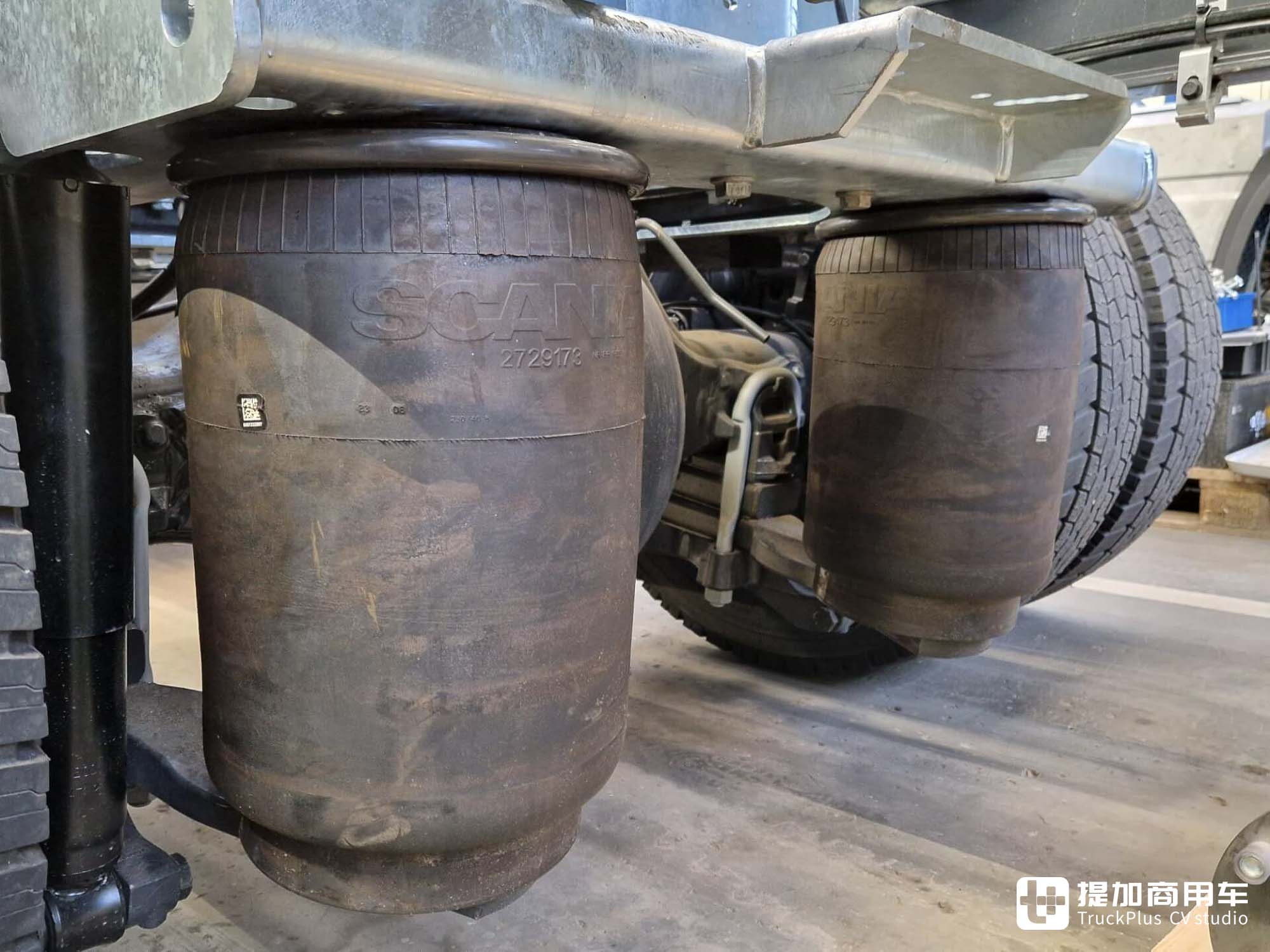 后桥双胎转向+驱动,全车空悬加持,斯堪尼亚460 P工程车底盘速览 - 第3张 - 提加商用车网 后桥双胎转向+驱动,全车空悬加持,斯堪尼亚460 P工程车底盘速览 - 第3张