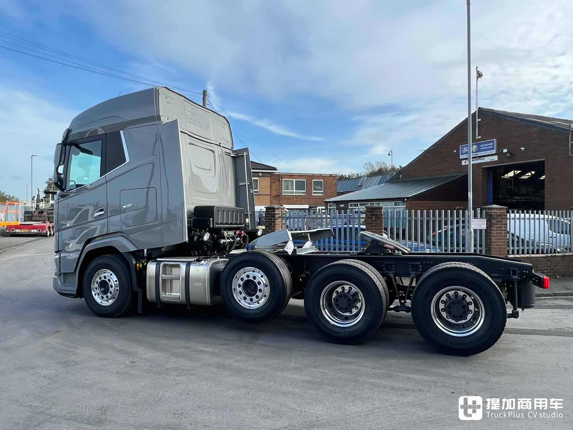 战斗力150吨,配智能内饰+电动卧铺,达夫XG 8x4大件牵引车实拍 - 第3张 - 提加商用车网 战斗力150吨,配智能内饰+电动卧铺,达夫XG 8x4大件牵引车实拍 - 第3张