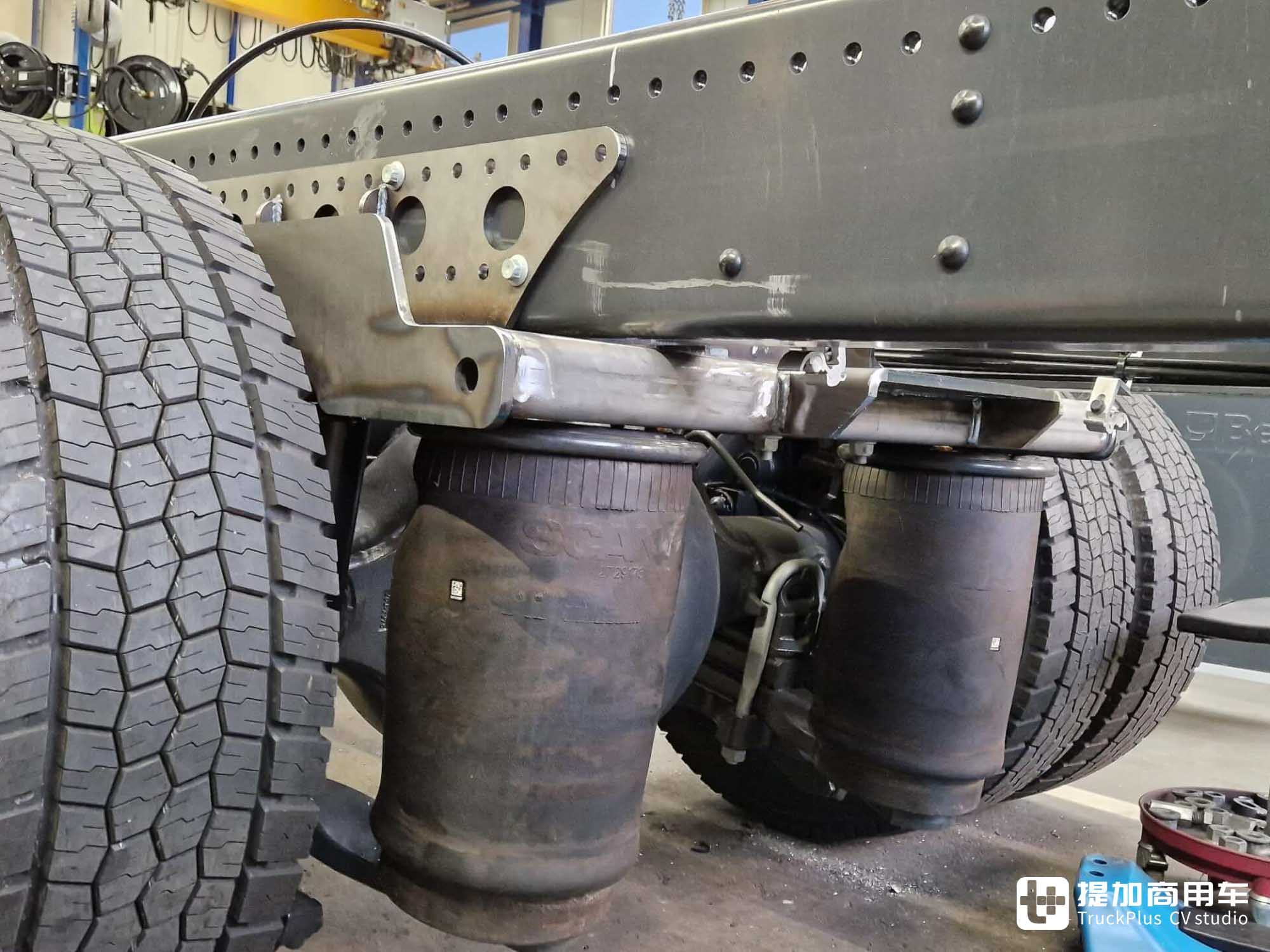 后桥双胎转向+驱动,全车空悬加持,斯堪尼亚460 P工程车底盘速览 - 第4张 - 提加商用车网 后桥双胎转向+驱动,全车空悬加持,斯堪尼亚460 P工程车底盘速览 - 第4张