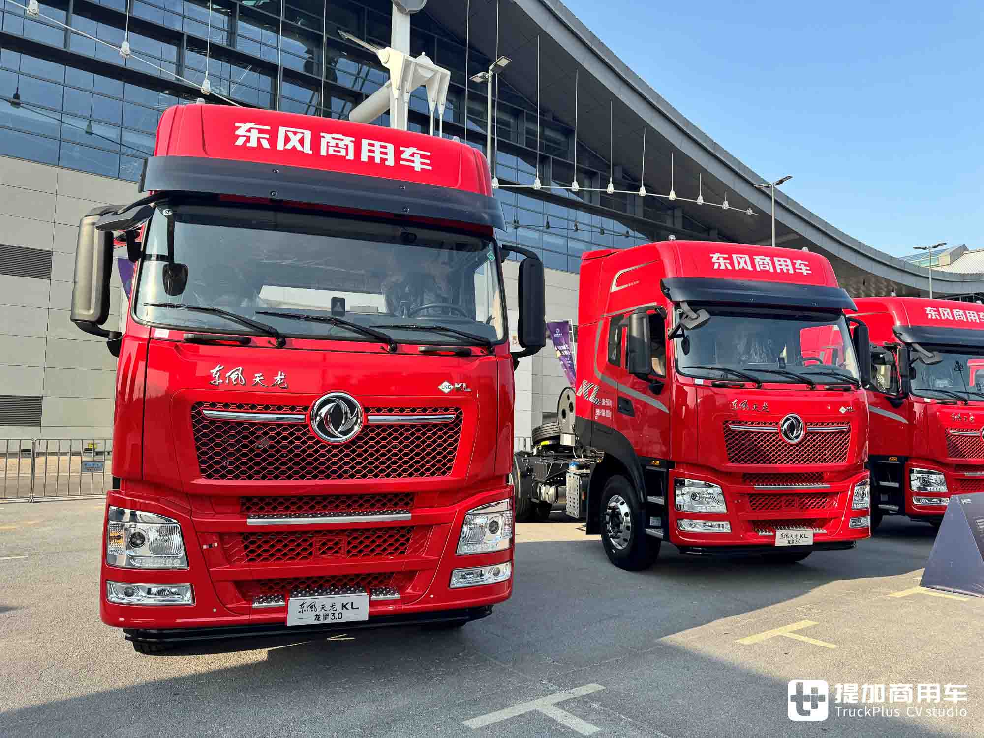 龙擎一体化黄金动力链加持,35.88万起售!东风天龙KL龙擎3.0燃气牵引车实拍 - 第5张 - 提加商用车网 龙擎一体化黄金动力链加持,35.88万起售!东风天龙KL龙擎3.0燃气牵引车实拍 - 第5张