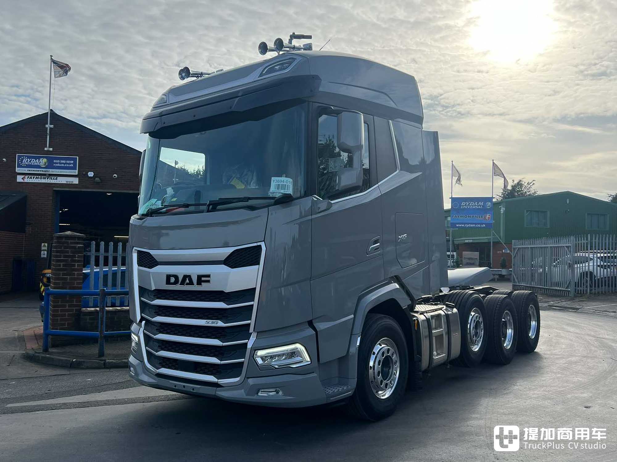 战斗力150吨,配智能内饰+电动卧铺,达夫XG 8x4大件牵引车实拍 - 第5张 - 提加商用车网 战斗力150吨,配智能内饰+电动卧铺,达夫XG 8x4大件牵引车实拍 - 第5张