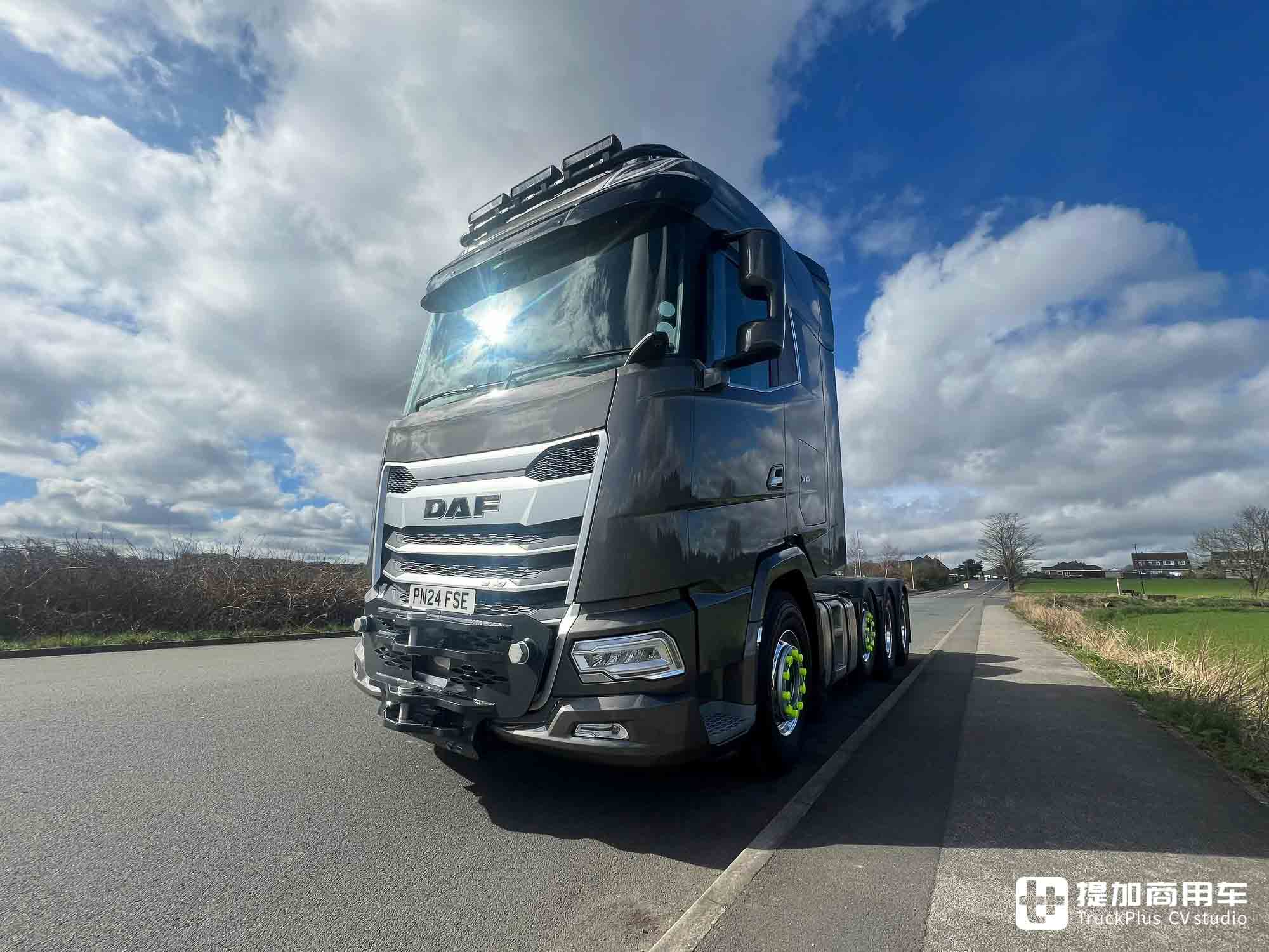 战斗力150吨,配智能内饰+电动卧铺,达夫XG 8x4大件牵引车实拍 - 第6张 - 提加商用车网 战斗力150吨,配智能内饰+电动卧铺,达夫XG 8x4大件牵引车实拍 - 第6张