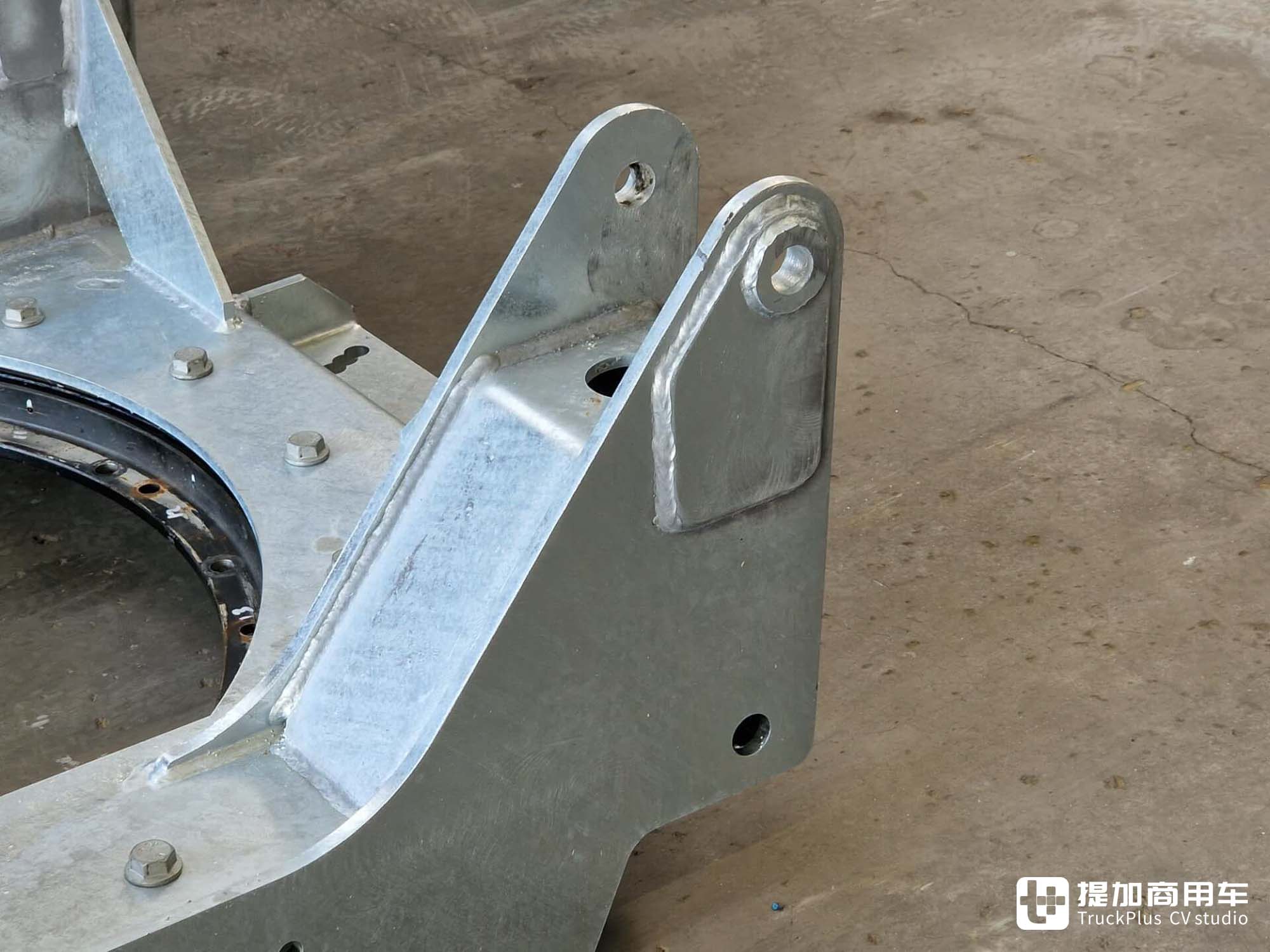 后桥双胎转向+驱动,全车空悬加持,斯堪尼亚460 P工程车底盘速览 - 第7张 - 提加商用车网 后桥双胎转向+驱动,全车空悬加持,斯堪尼亚460 P工程车底盘速览 - 第7张