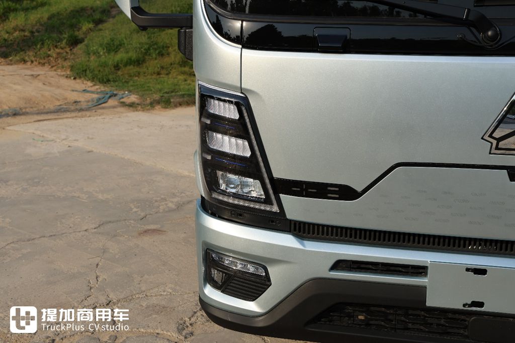 国产高端轻卡新标杆?拒绝配置同质化,重汽全新推出的豪沃统帅Pro轻卡实拍 - 第8张 - 提加商用车网 国产高端轻卡新标杆?拒绝配置同质化,重汽全新推出的豪沃统帅Pro轻卡实拍 - 第8张
