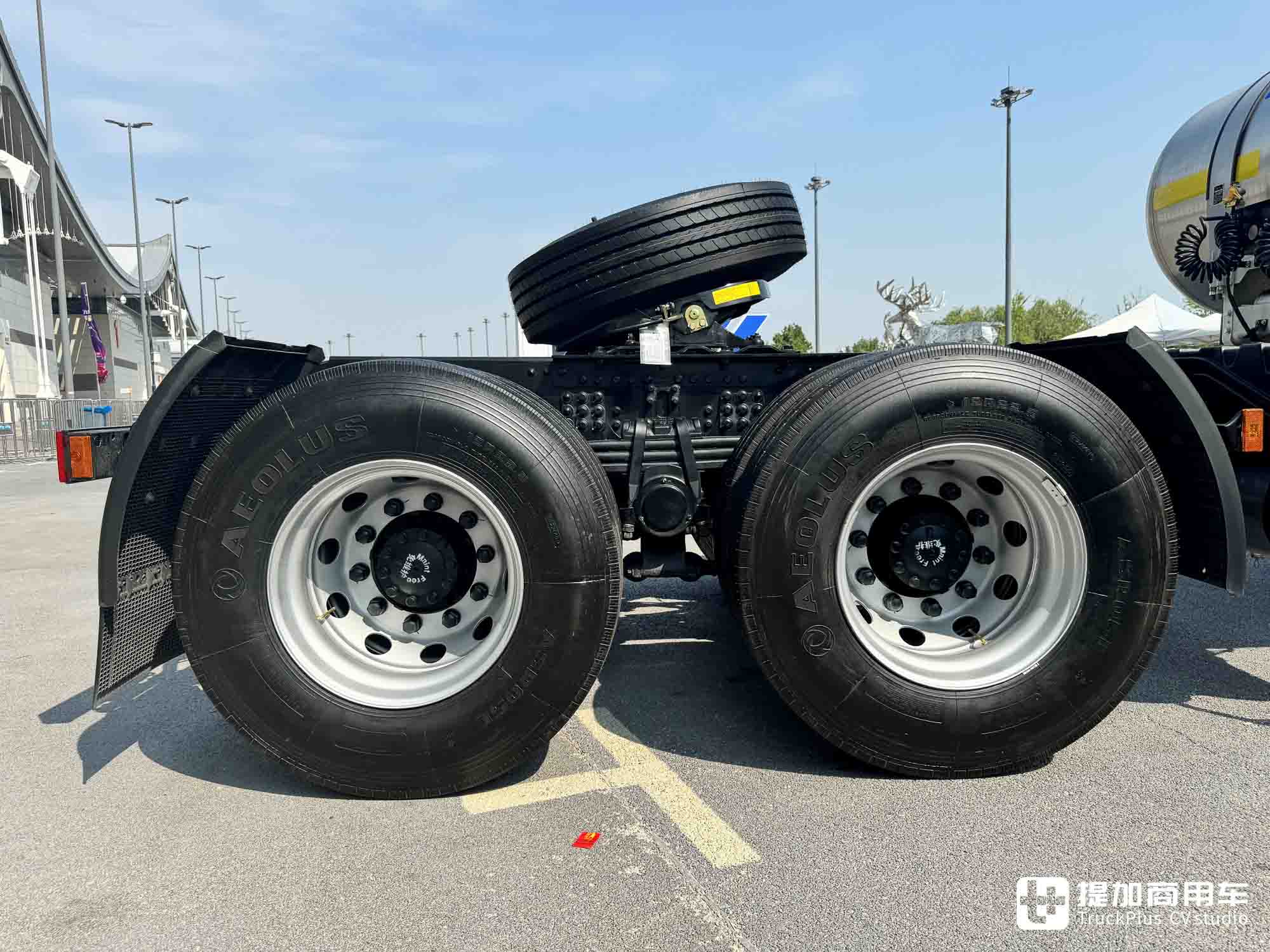 龙擎一体化黄金动力链加持,35.88万起售!东风天龙KL龙擎3.0燃气牵引车实拍 - 第8张 - 提加商用车网 龙擎一体化黄金动力链加持,35.88万起售!东风天龙KL龙擎3.0燃气牵引车实拍 - 第8张