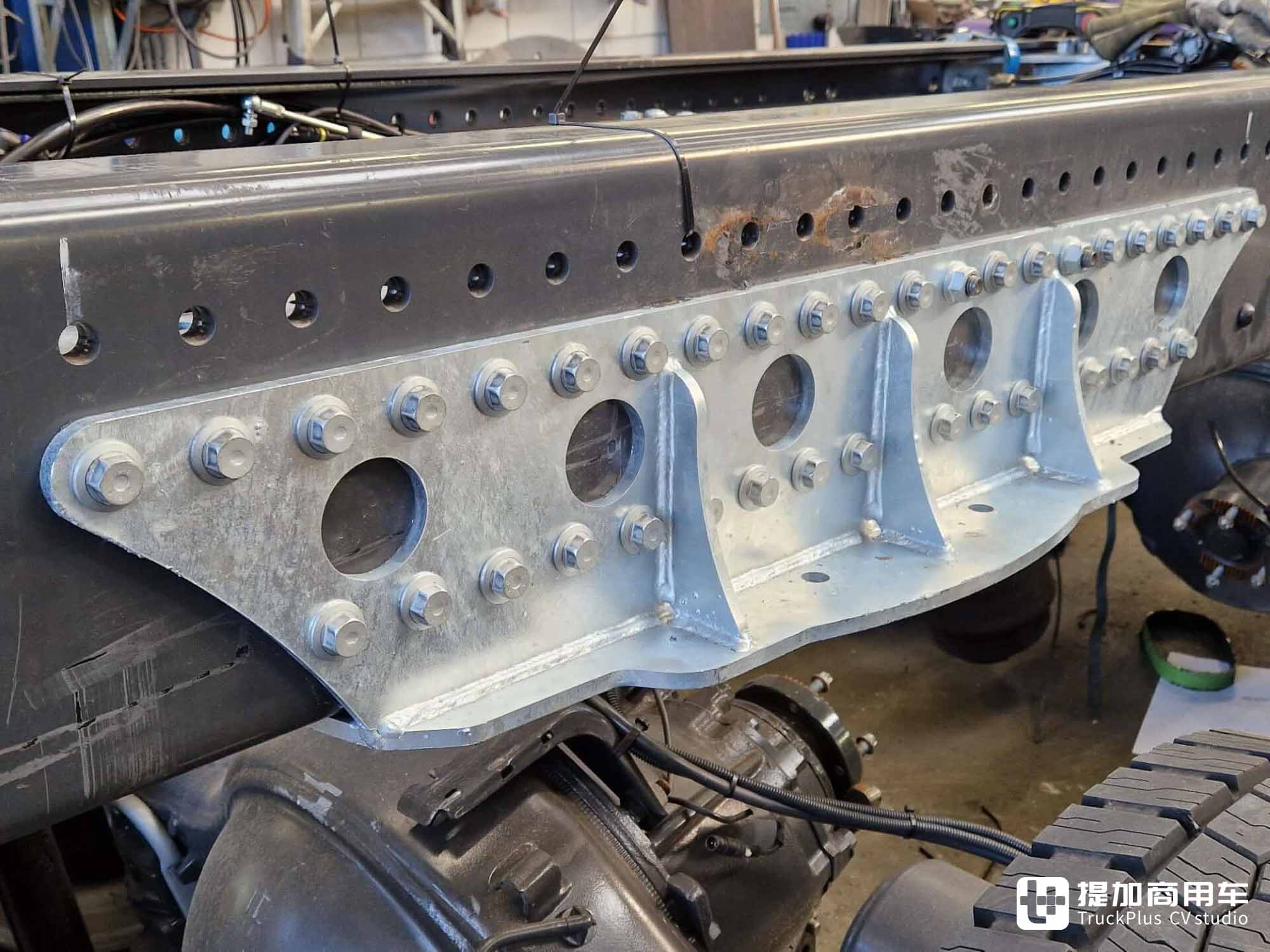 后桥双胎转向+驱动,全车空悬加持,斯堪尼亚460 P工程车底盘速览 - 第8张 - 提加商用车网 后桥双胎转向+驱动,全车空悬加持,斯堪尼亚460 P工程车底盘速览 - 第8张