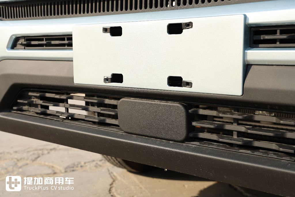 国产高端轻卡新标杆?拒绝配置同质化,重汽全新推出的豪沃统帅Pro轻卡实拍 - 第9张 - 提加商用车网 国产高端轻卡新标杆?拒绝配置同质化,重汽全新推出的豪沃统帅Pro轻卡实拍 - 第9张