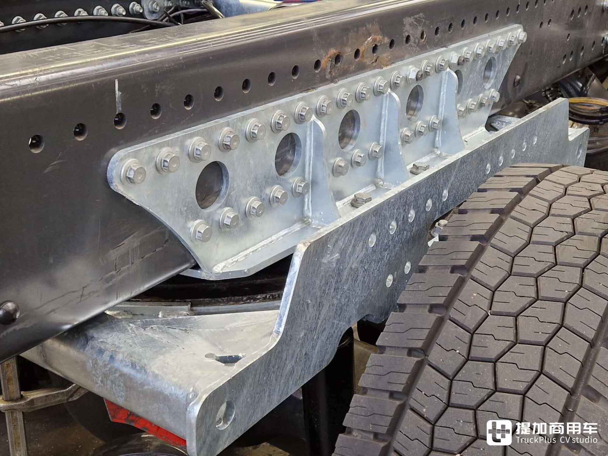 后桥双胎转向+驱动,全车空悬加持,斯堪尼亚460 P工程车底盘速览 - 第9张 - 提加商用车网 后桥双胎转向+驱动,全车空悬加持,斯堪尼亚460 P工程车底盘速览 - 第9张