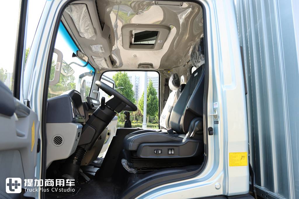 国产高端轻卡新标杆?拒绝配置同质化,重汽全新推出的豪沃统帅Pro轻卡实拍 - 第10张 - 提加商用车网 国产高端轻卡新标杆?拒绝配置同质化,重汽全新推出的豪沃统帅Pro轻卡实拍 - 第10张