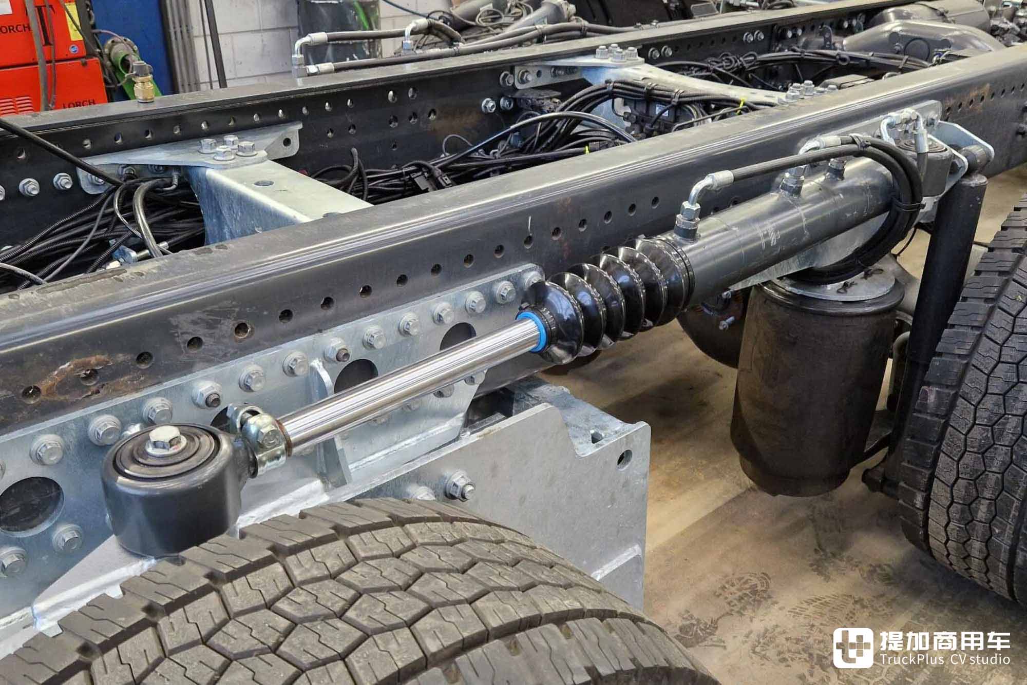 后桥双胎转向+驱动,全车空悬加持,斯堪尼亚460 P工程车底盘速览 - 第11张 - 提加商用车网 后桥双胎转向+驱动,全车空悬加持,斯堪尼亚460 P工程车底盘速览 - 第11张