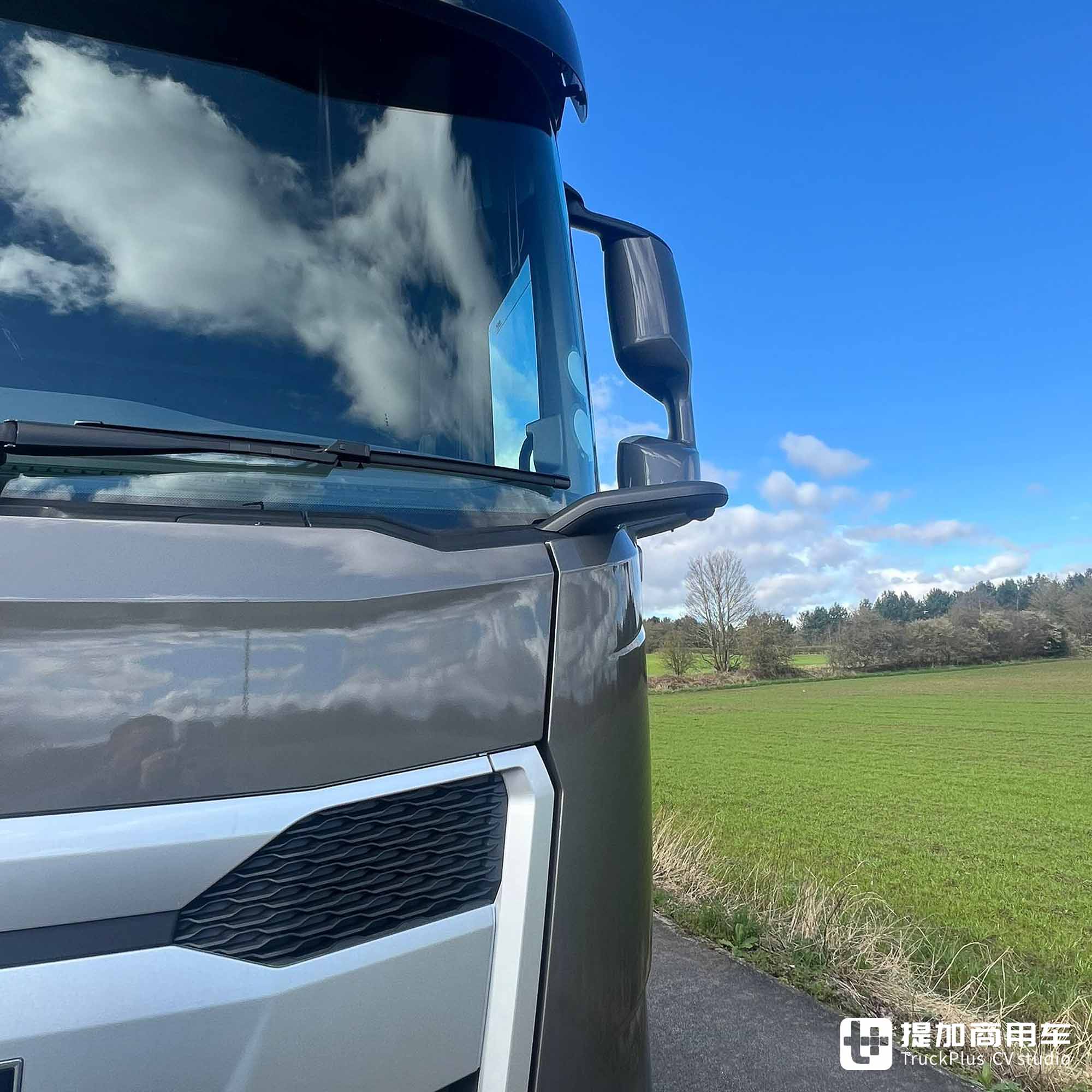 战斗力150吨,配智能内饰+电动卧铺,达夫XG 8x4大件牵引车实拍 - 第11张 - 提加商用车网 战斗力150吨,配智能内饰+电动卧铺,达夫XG 8x4大件牵引车实拍 - 第11张