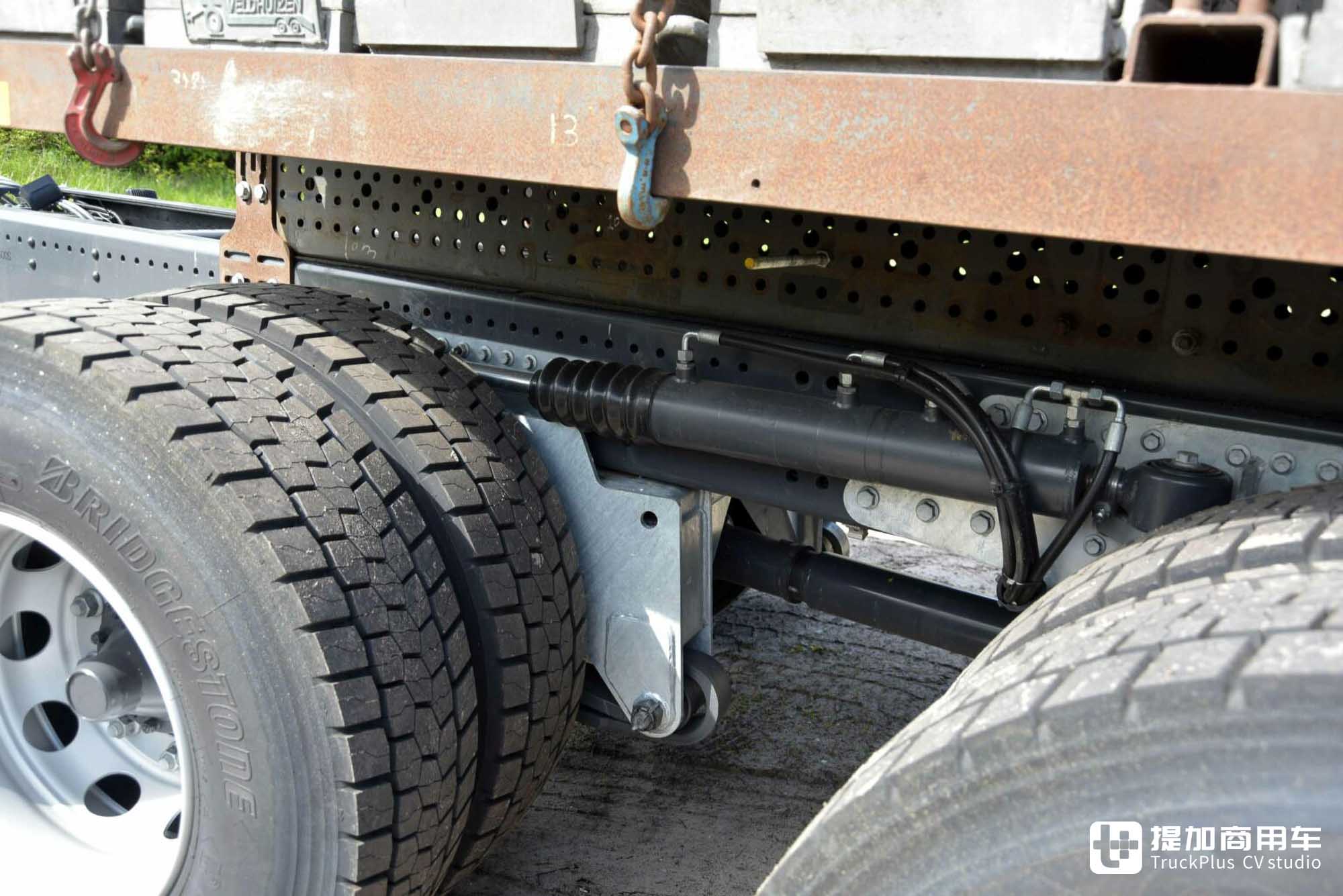 后桥双胎转向+驱动,全车空悬加持,斯堪尼亚460 P工程车底盘速览 - 第13张 - 提加商用车网 后桥双胎转向+驱动,全车空悬加持,斯堪尼亚460 P工程车底盘速览 - 第13张