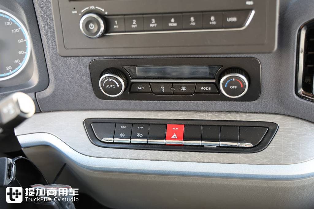 国产高端轻卡新标杆?拒绝配置同质化,重汽全新推出的豪沃统帅Pro轻卡实拍 - 第15张 - 提加商用车网 国产高端轻卡新标杆?拒绝配置同质化,重汽全新推出的豪沃统帅Pro轻卡实拍 - 第15张