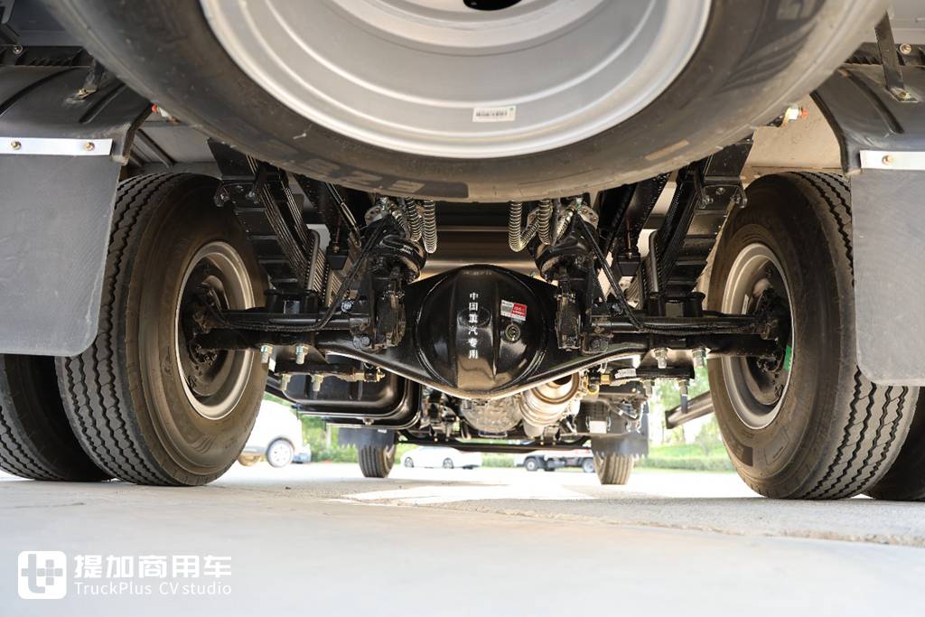 国产高端轻卡新标杆?拒绝配置同质化,重汽全新推出的豪沃统帅Pro轻卡实拍 - 第21张 - 提加商用车网 国产高端轻卡新标杆?拒绝配置同质化,重汽全新推出的豪沃统帅Pro轻卡实拍 - 第21张