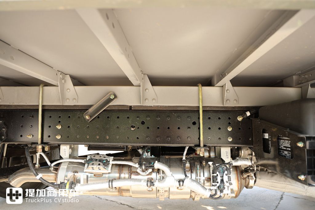 国产高端轻卡新标杆?拒绝配置同质化,重汽全新推出的豪沃统帅Pro轻卡实拍 - 第22张 - 提加商用车网 国产高端轻卡新标杆?拒绝配置同质化,重汽全新推出的豪沃统帅Pro轻卡实拍 - 第22张