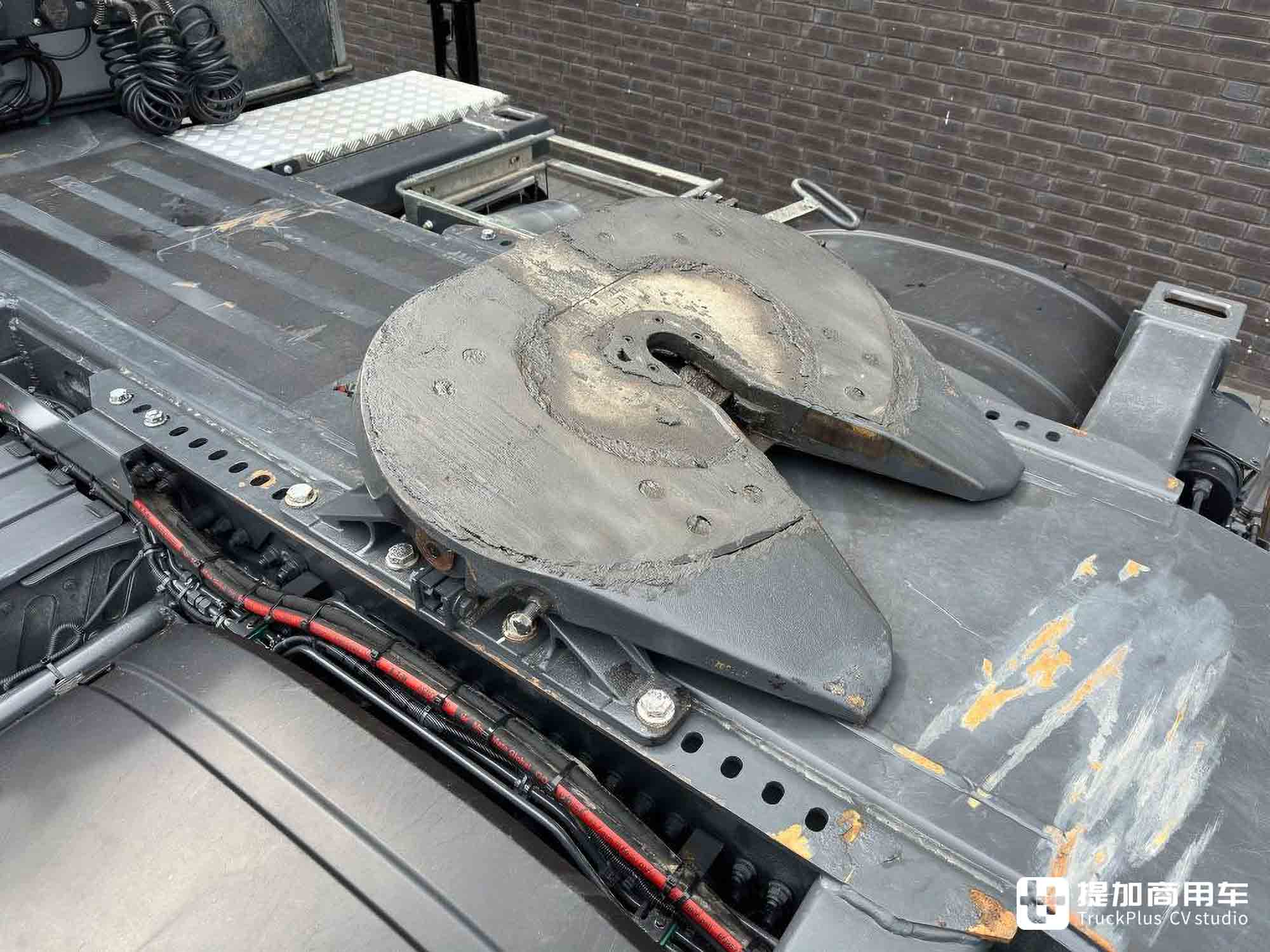 6x6全驱单腿驴,配随车吊为野外工程而生,这台奔驰Arocs不一般 - 第17张 - 提加商用车网 6x6全驱单腿驴,配随车吊为野外工程而生,这台奔驰Arocs不一般 - 第17张