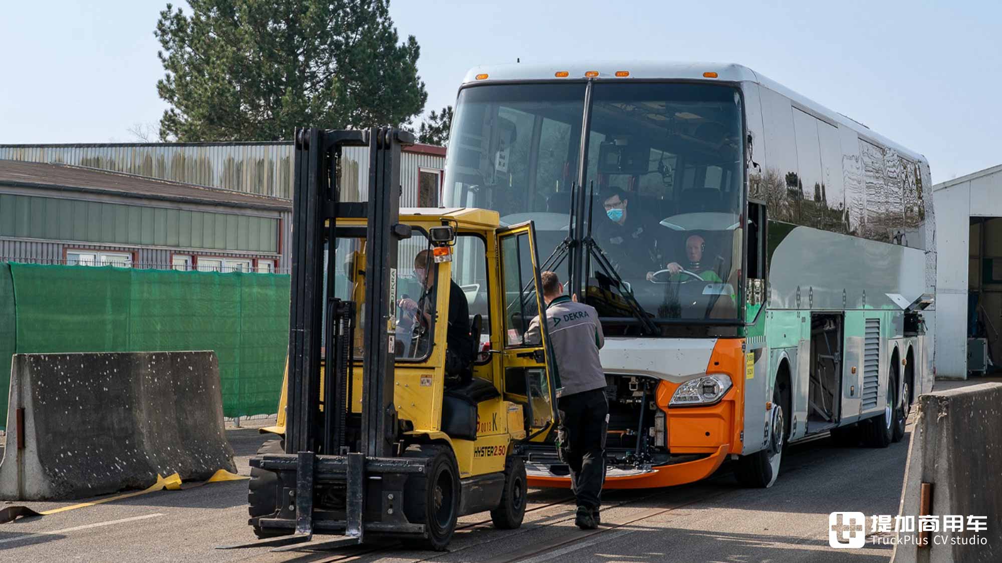 最安全的豪华巴士之一?走进奔驰Tourrider碰撞测试现场,带你看到底安全几何! - 第17张 - 提加商用车网 最安全的豪华巴士之一?走进奔驰Tourrider碰撞测试现场,带你看到底安全几何! - 第17张