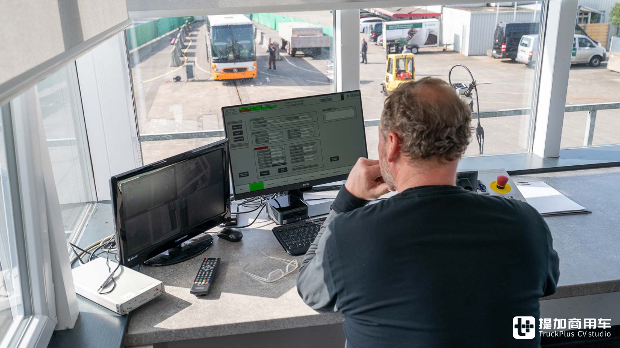 最安全的豪华巴士之一?走进奔驰Tourrider碰撞测试现场,带你看到底安全几何! - 第18张 - 提加商用车网 最安全的豪华巴士之一?走进奔驰Tourrider碰撞测试现场,带你看到底安全几何! - 第18张