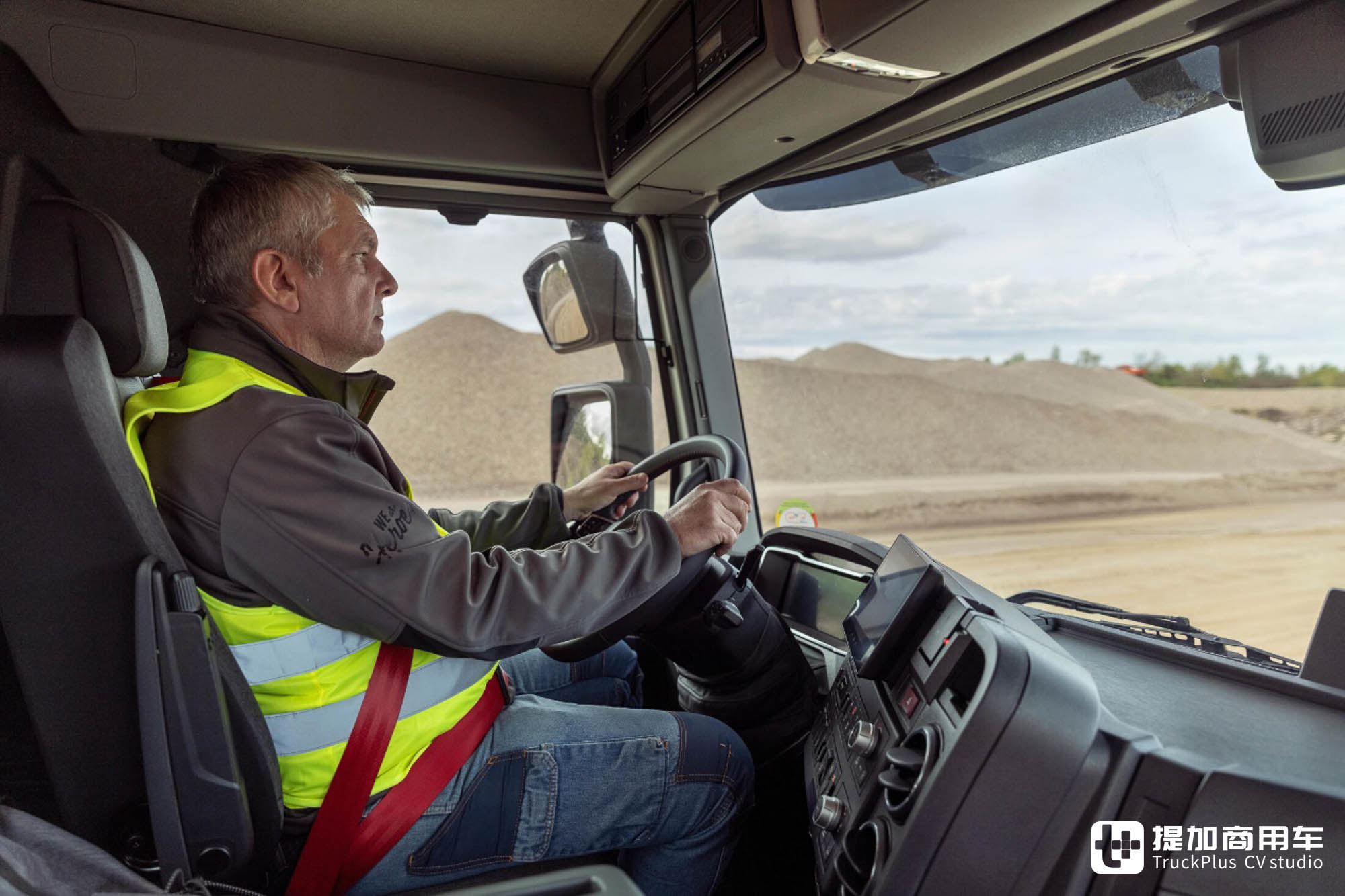 沃尔沃同款技术,细节设计到位,雷诺C E-Tech纯电城建渣土车了解一下 - 第23张 - 提加商用车网 沃尔沃同款技术,细节设计到位,雷诺C E-Tech纯电城建渣土车了解一下 - 第23张