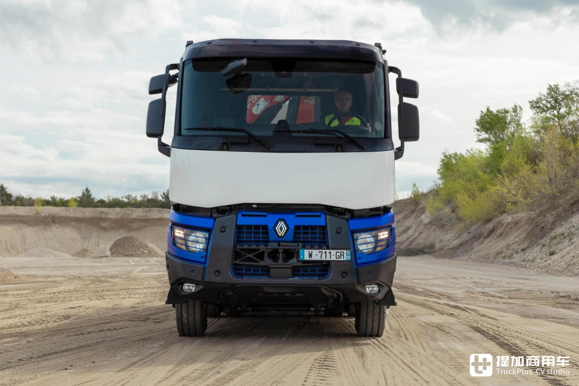 沃尔沃同款技术,细节设计到位,雷诺C E-Tech纯电城建渣土车了解一下 - 第3张 - 提加商用车网 沃尔沃同款技术,细节设计到位,雷诺C E-Tech纯电城建渣土车了解一下 - 第3张