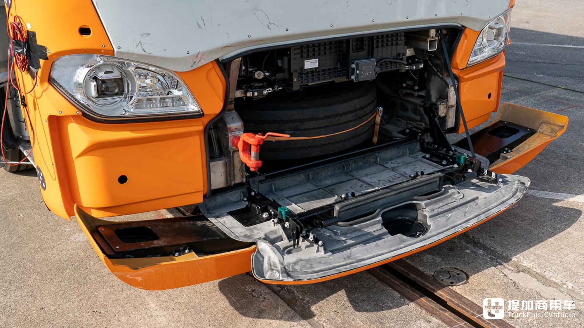 最安全的豪华巴士之一?走进奔驰Tourrider碰撞测试现场,带你看到底安全几何! - 第7张 - 提加商用车网 最安全的豪华巴士之一?走进奔驰Tourrider碰撞测试现场,带你看到底安全几何! - 第7张